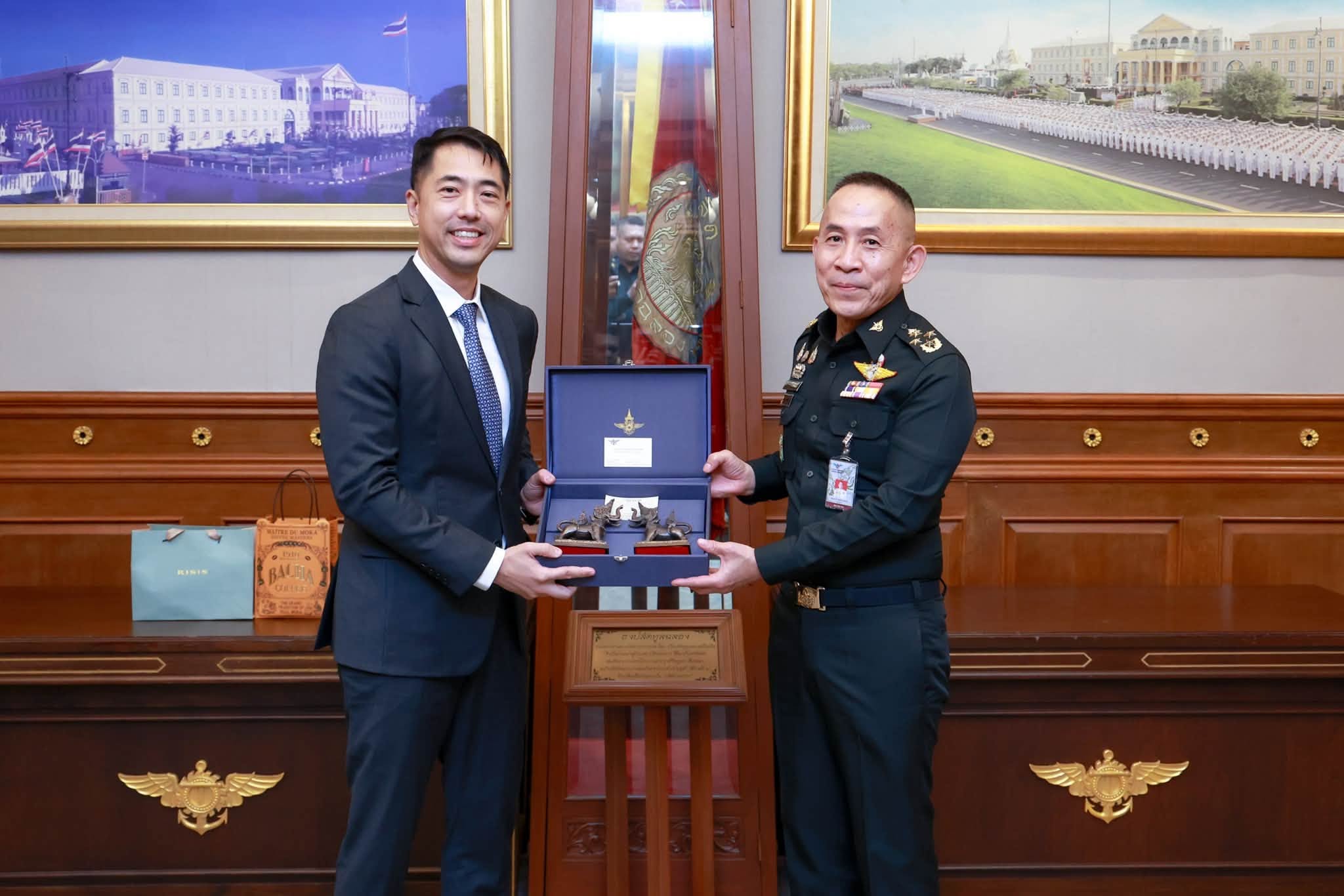 ปลัดกระทรวงกลาโหมให้การต้อนรับรองปลัดกระทรวงกลาโหมสิงคโปร์ เน้นย้ำความร่วมมือด้านความมั่นคงเพื่อเสริมสร้างความเป็นหุ้นส่วนเชิงยุทธศาสตร์ของ ไทย - สิงคโปร์