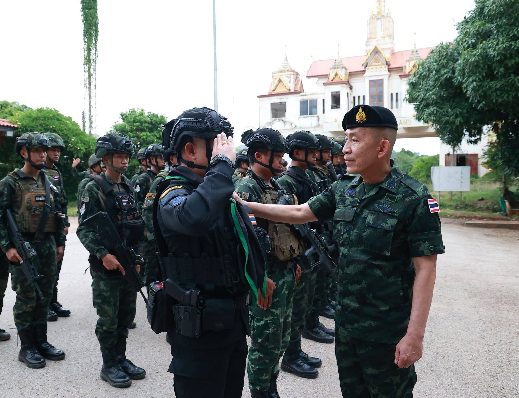 ปลัดกระทรวงกลาโหมลงพื้นที่ตรวจเยี่ยมกองกำลังบูรพา ติดตามสถานการณ์ชายแดนไทย-กัมพูชา ย้ำดูแลกำลังพลเต็มกำลัง