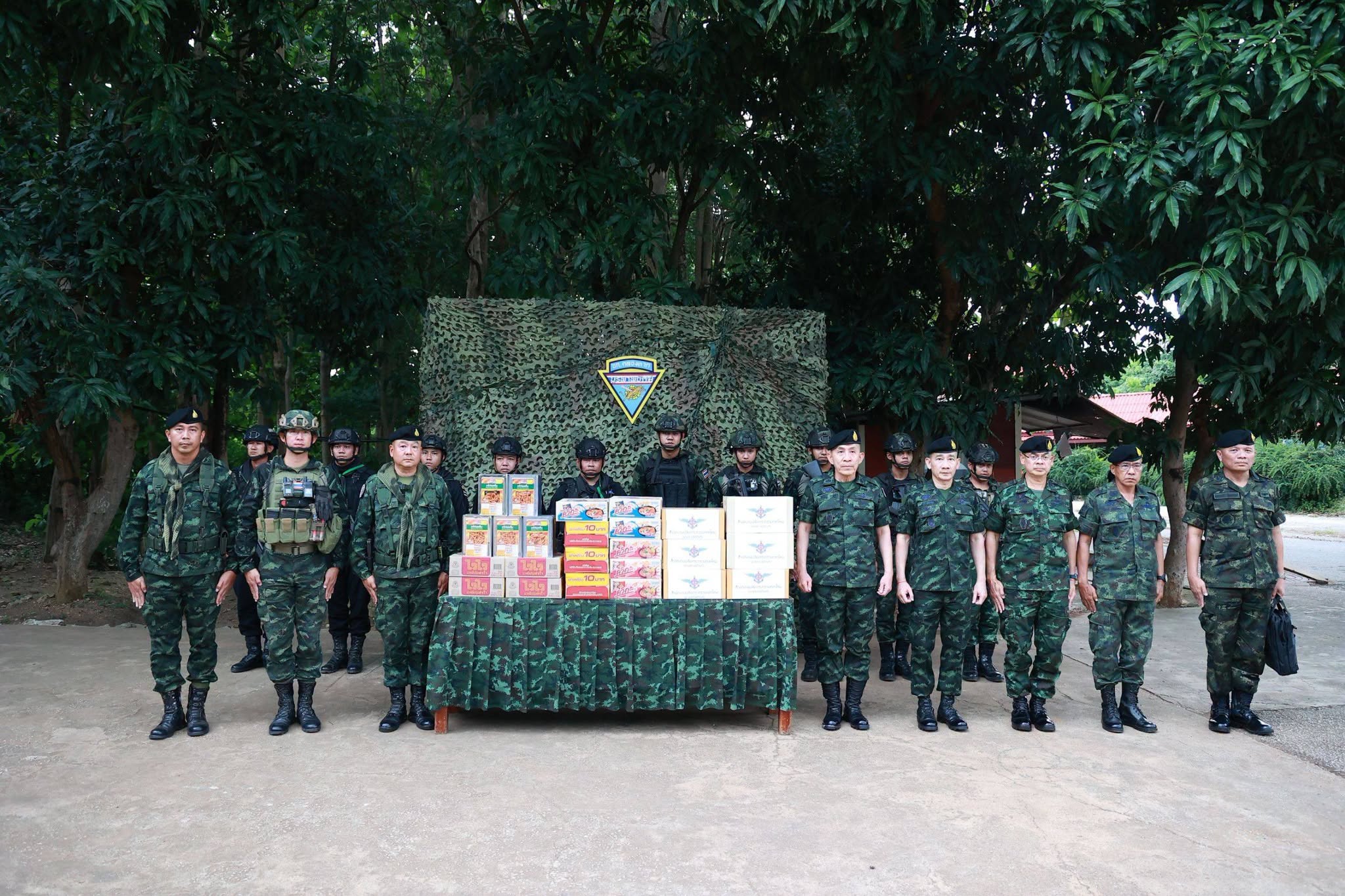 ปลัดกระทรวงกลาโหมลงพื้นที่ตรวจเยี่ยมกองกำลังบูรพา ติดตามสถานการณ์ชายแดนไทย-กัมพูชา ย้ำดูแลกำลังพลเต็มกำลัง