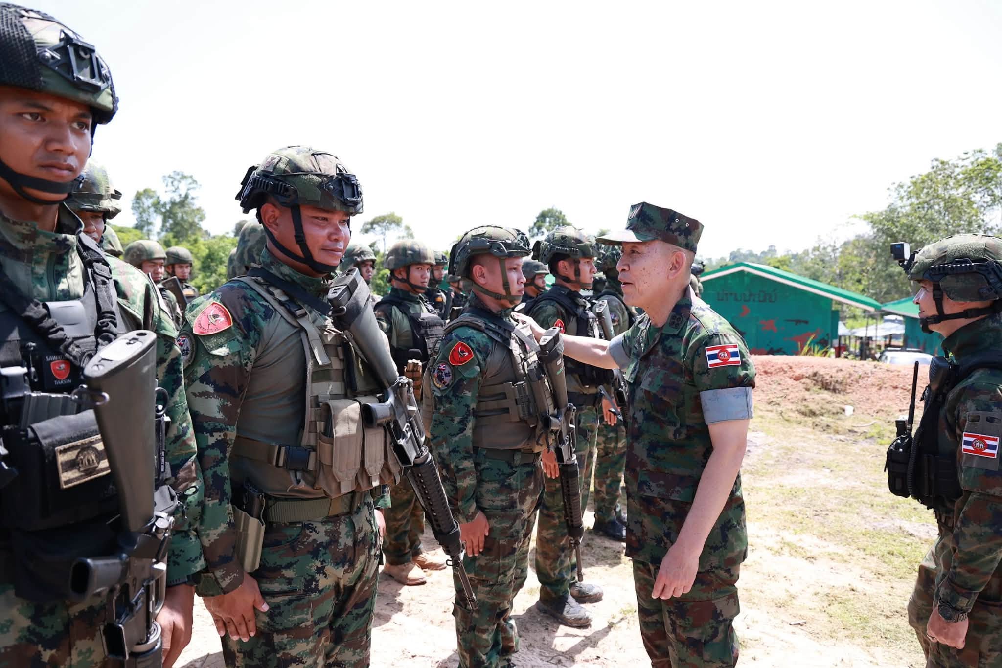 ปลัดกระทรวงกลาโหมตรวจเยี่ยมกองบัญชาการป้องกันชายแดนจันทบุรีและตราด กำชับคงความพร้อมทุกมิติ