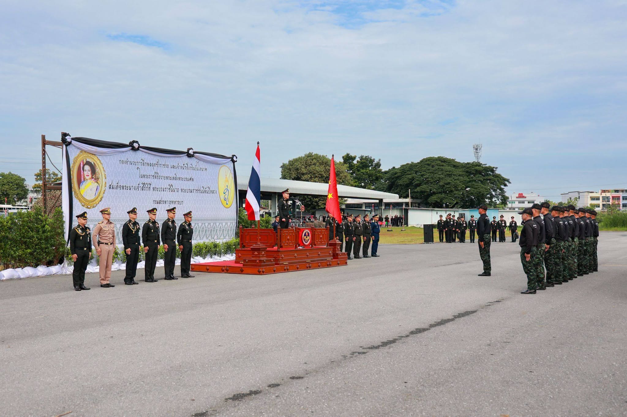 ปลัดกระทรวงกลาโหมตรวจเยี่ยมการซักซ้อมการจัดขบวนพระบรมราชอิสริยยศ