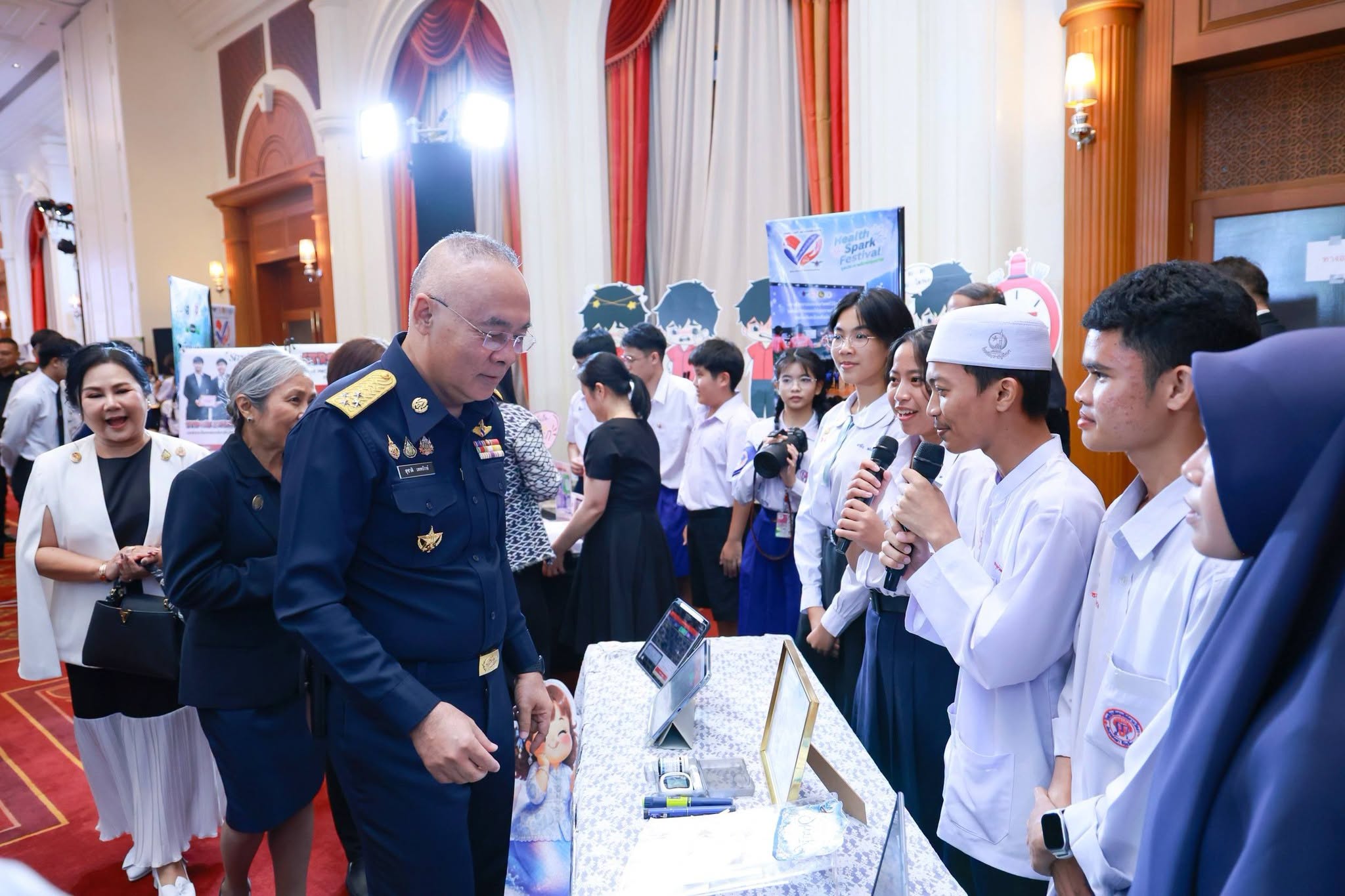 สำนักงานปลัดกระทรวงกลาโหมปฐมนิเทศและมอบทุนดำเนินโครงการ “จิตสำนึกรักเมืองไทย” ปีที่ ๑๘