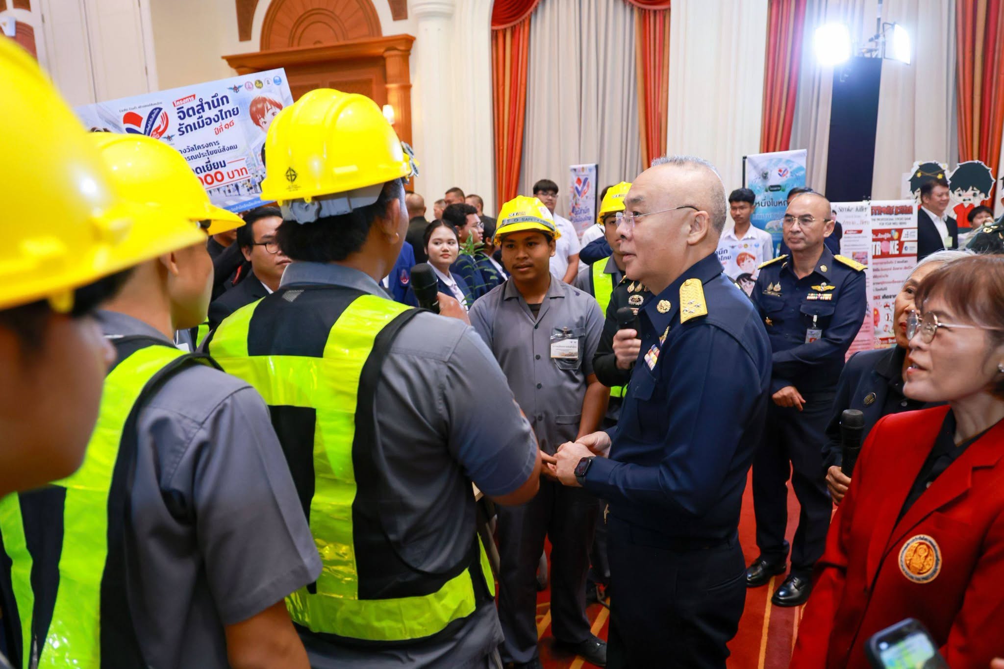 สำนักงานปลัดกระทรวงกลาโหมปฐมนิเทศและมอบทุนดำเนินโครงการ “จิตสำนึกรักเมืองไทย” ปีที่ ๑๘