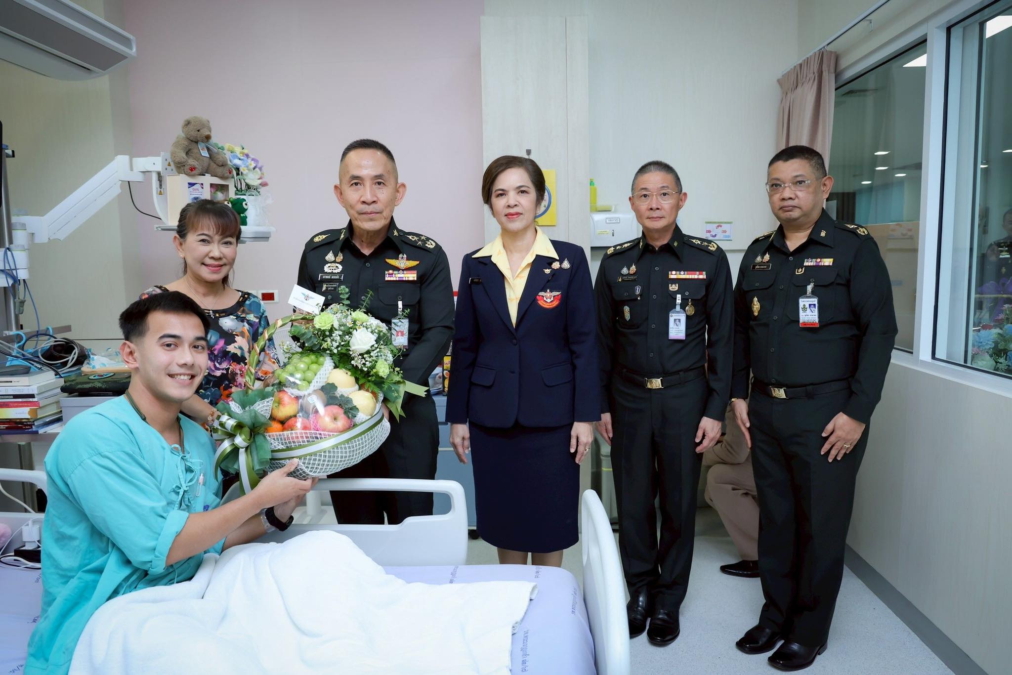 พลเอก ธราพงษ์ มะละคำ ปลัดกระทรวงกลาโหม เยี่ยมบำรุงขวัญทหารกล้า วีรบุรุษผู้เสียสละเพื่อปกป้องผืนแผ่นดินไทย