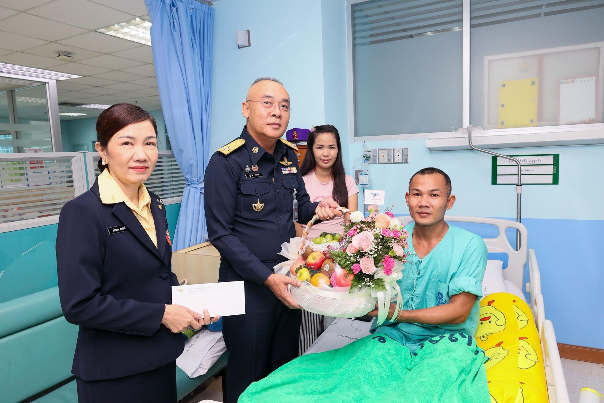 พลเอก ธราพงษ์ มะละคำ ปลัดกระทรวงกลาโหม เยี่ยมบำรุงขวัญทหารกล้า วีรบุรุษผู้เสียสละเพื่อปกป้องผืนแผ่นดินไทย