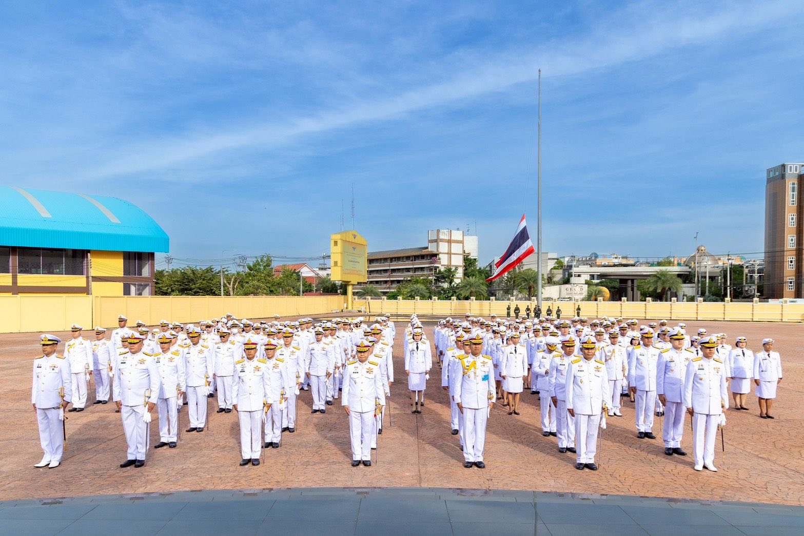 พิธีวางพวงมาลาถวายราชสักการะพระบรมราชานุสาวรีย์ พระบาทสมเด็จพระจุลจอมเกล้าเจ้าอยู่หัว