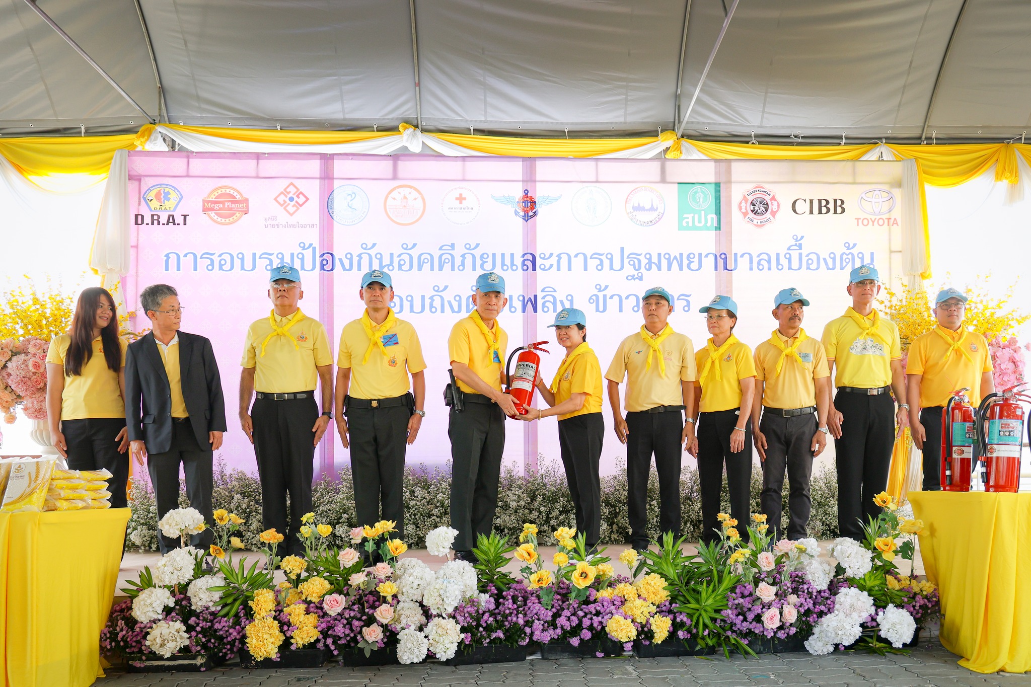 พลเอก ธราพงษ์ มะละคำ ปลัดกระทรวงกลาโหม เป็นประธานในพิธีจัดกิจกรรมจิตอาสาบำเพ็ญสาธารณประโยชน์และบำเพ็ญสาธารณกุศล