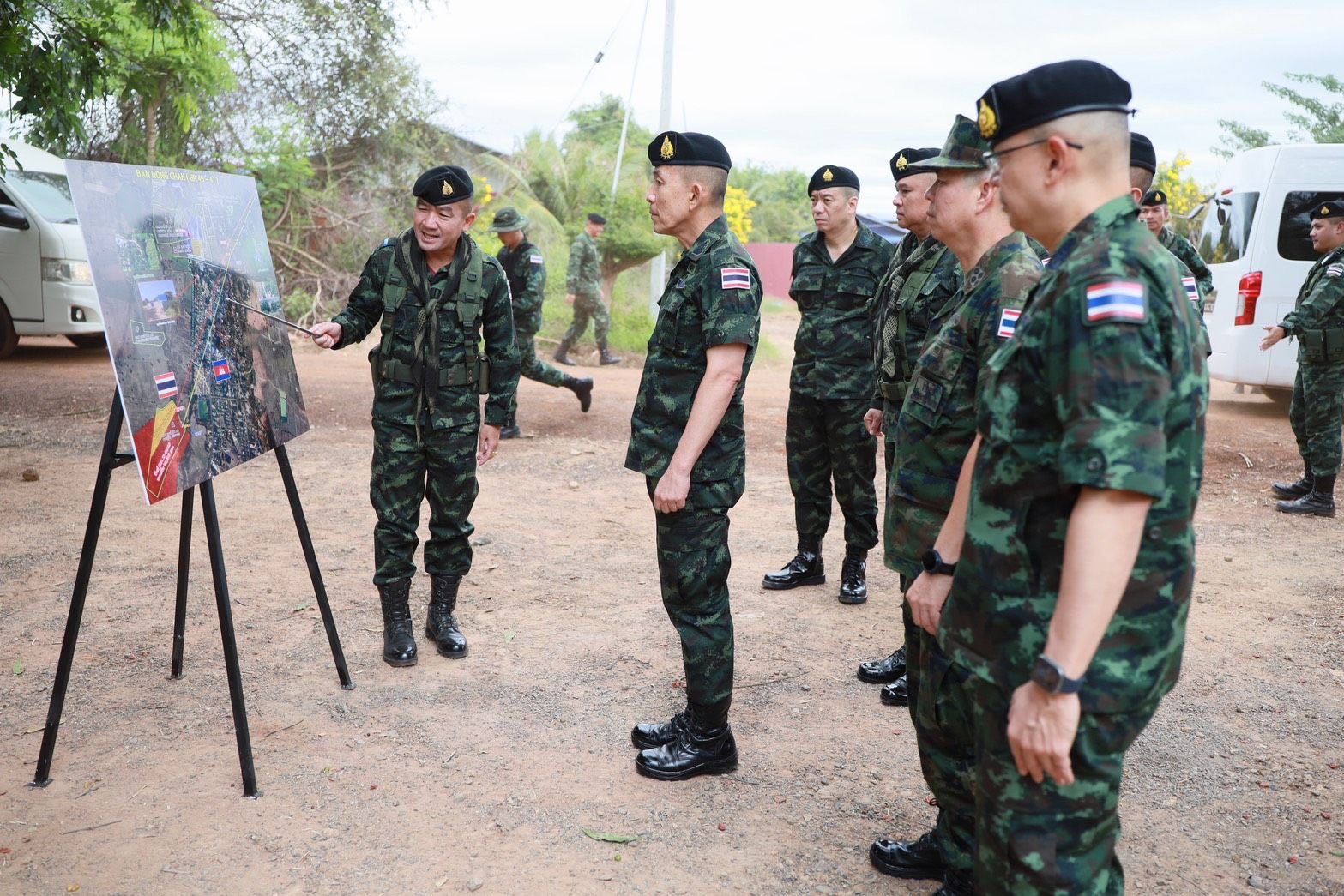 พลเอก ธราพงษ์ มะละคำ ปลัดกระทรวงกลาโหมลงพื้นที่ชายแดนไทย-กัมพูชา