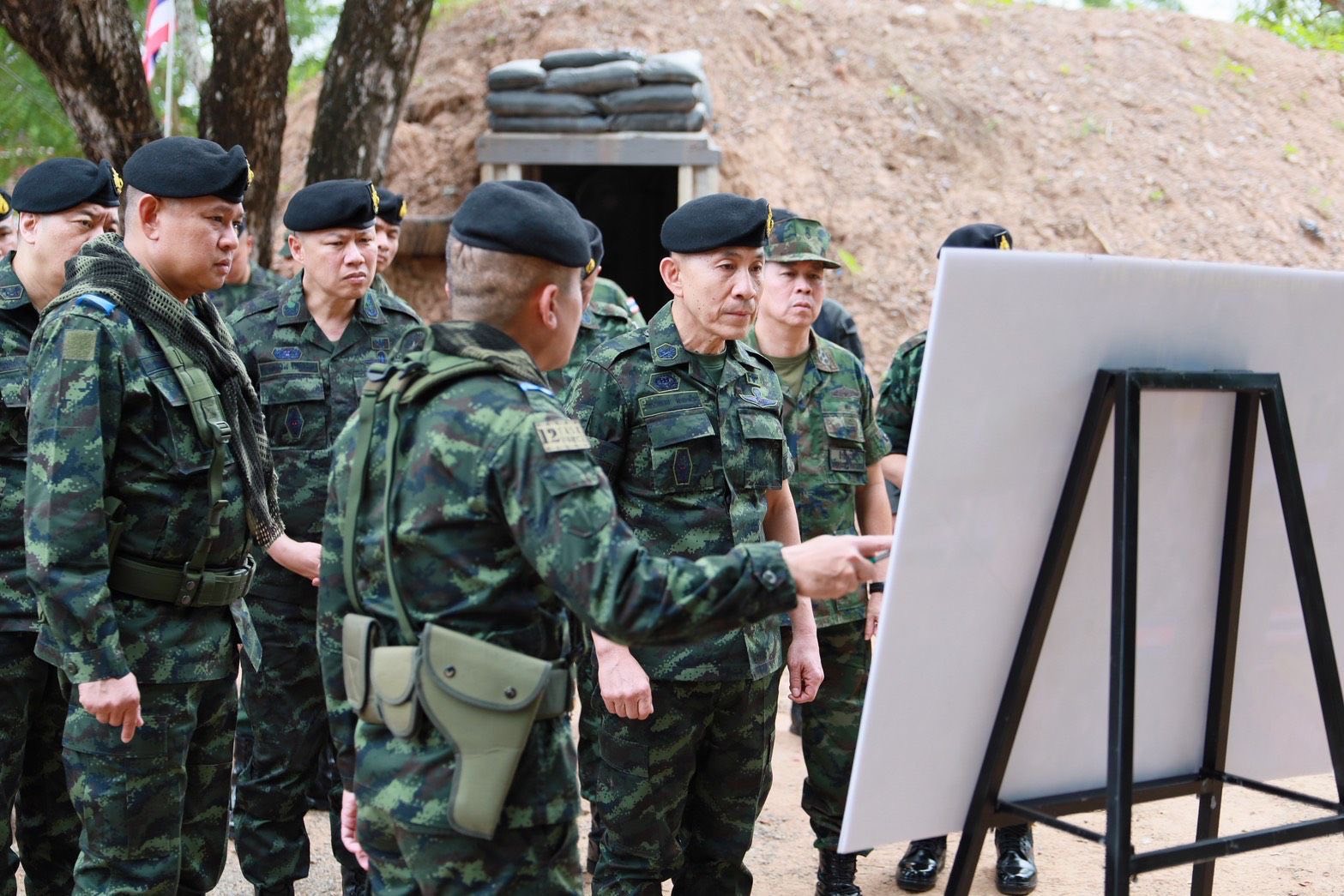 พลเอก ธราพงษ์ มะละคำ ปลัดกระทรวงกลาโหมลงพื้นที่ชายแดนไทย-กัมพูชา