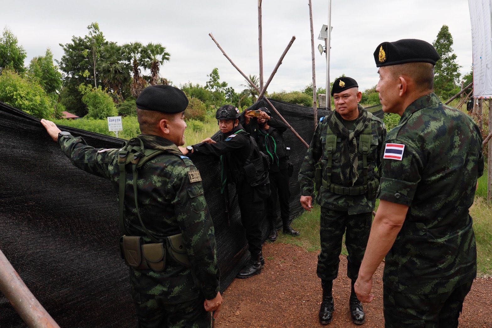พลเอก ธราพงษ์ มะละคำ ปลัดกระทรวงกลาโหมลงพื้นที่ชายแดนไทย-กัมพูชา