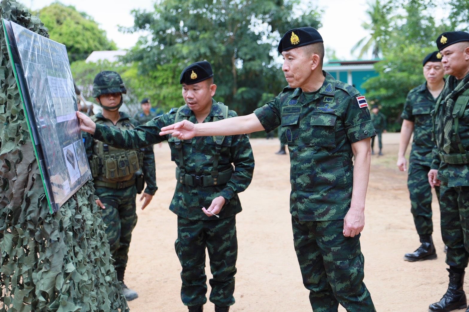 พลเอก ธราพงษ์ มะละคำ ปลัดกระทรวงกลาโหมลงพื้นที่ชายแดนไทย-กัมพูชา