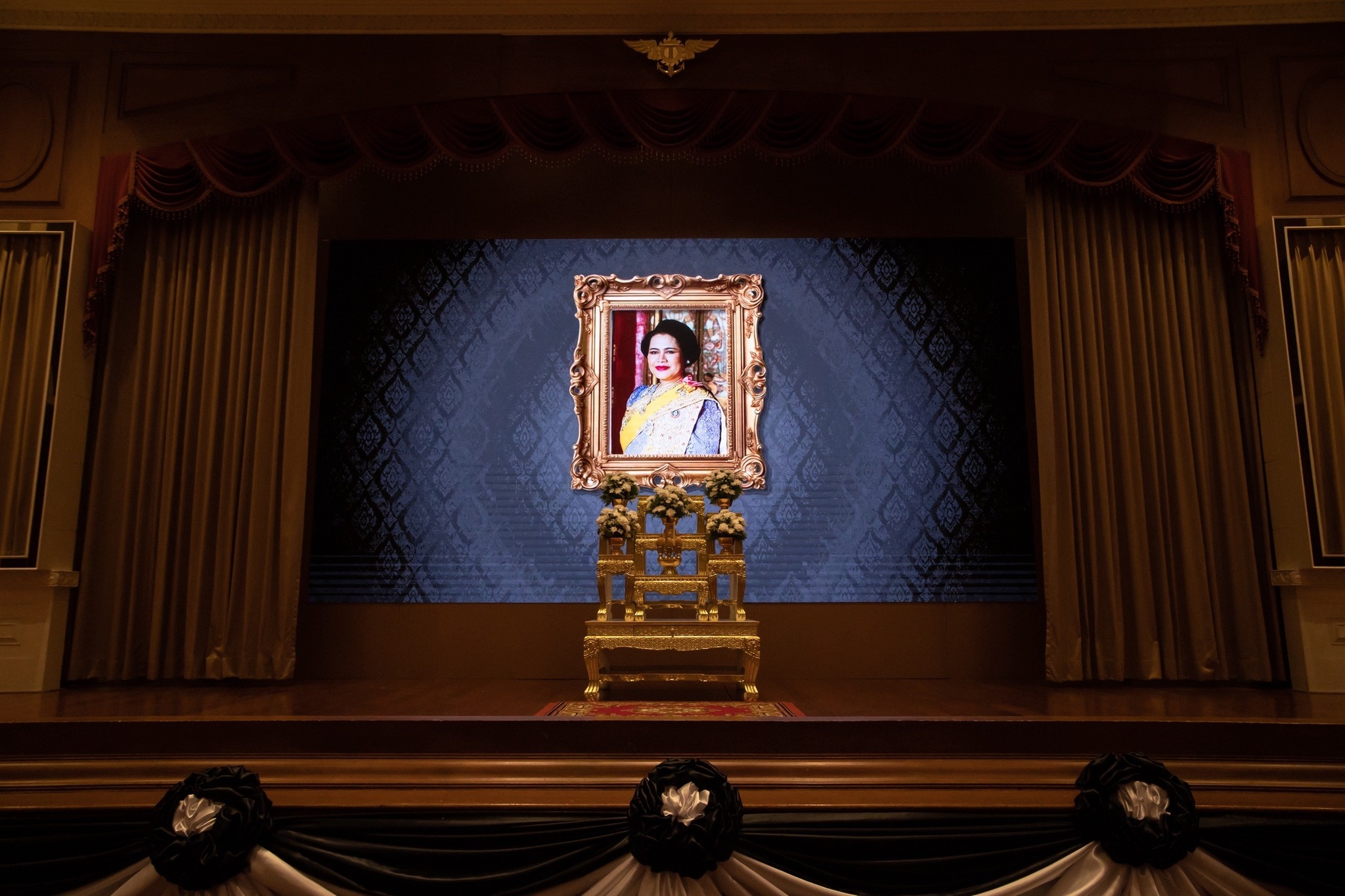 สำนักงานปลัดกระทรวงกลาโหมจัดพิธีลงนามถวายความอาลัยสมเด็จพระนางเจ้าสิริกิติ์ พระบรมราชินีนาถ พระบรมราชชนนีพันปีหลวง สวรรคต