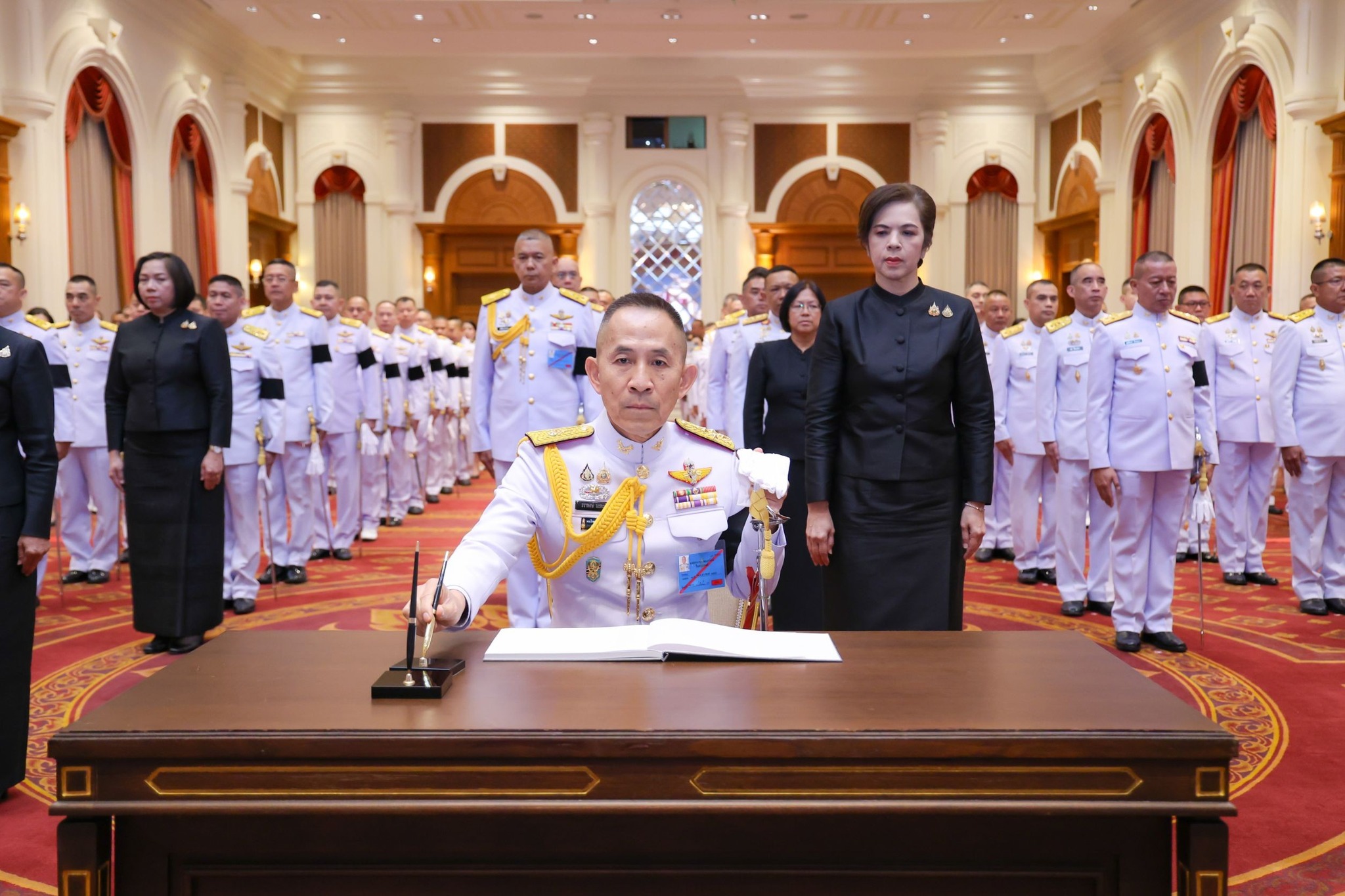 สำนักงานปลัดกระทรวงกลาโหมจัดพิธีลงนามถวายความอาลัยสมเด็จพระนางเจ้าสิริกิติ์ พระบรมราชินีนาถ พระบรมราชชนนีพันปีหลวง สวรรคต