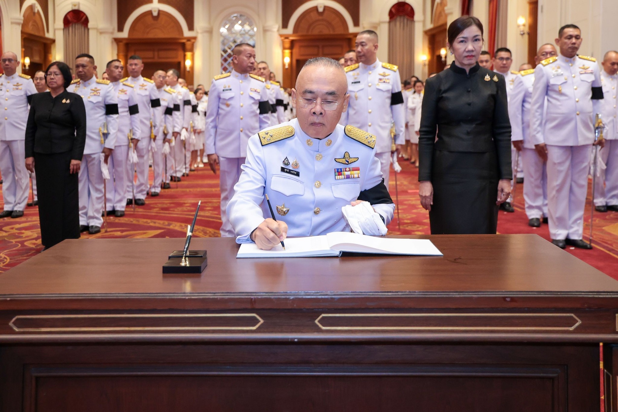 สำนักงานปลัดกระทรวงกลาโหมจัดพิธีลงนามถวายความอาลัยสมเด็จพระนางเจ้าสิริกิติ์ พระบรมราชินีนาถ พระบรมราชชนนีพันปีหลวง สวรรคต