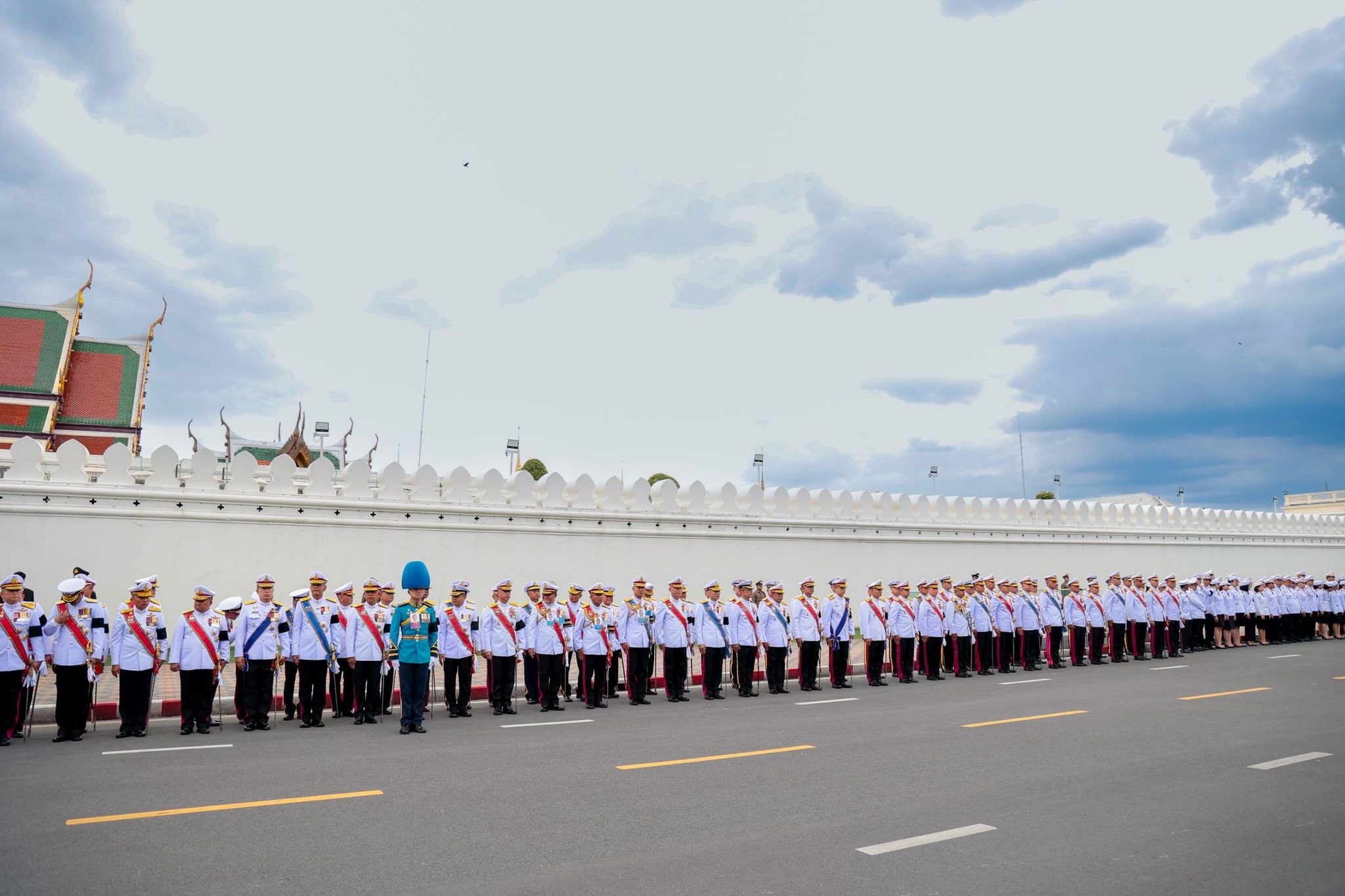 สำนักงานปลัดกระทรวงกลาโหมจัดพิธีลงนามถวายความอาลัยสมเด็จพระนางเจ้าสิริกิติ์ พระบรมราชินีนาถ พระบรมราชชนนีพันปีหลวง สวรรคต