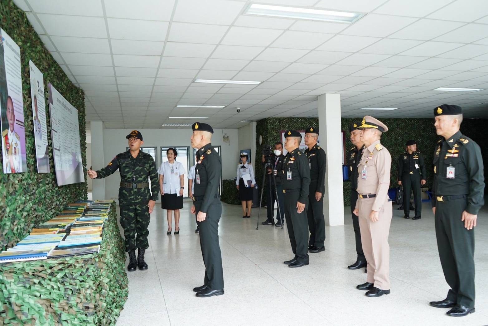 ปลัดกระทรวงกลาโหมตรวจเยี่ยมหน่วยฝึกทหารใหม่ เน้นย้ำดูแลใกล้ชิดทั้งร่างกายและจิตใจ สร้างทหารคุณภาพเพื่อกองทัพ