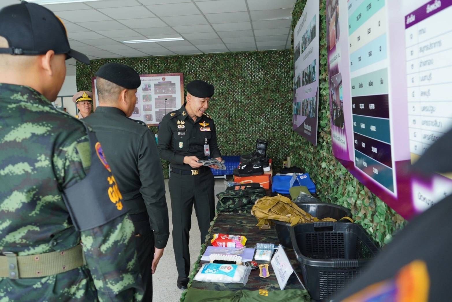 ปลัดกระทรวงกลาโหมตรวจเยี่ยมหน่วยฝึกทหารใหม่ เน้นย้ำดูแลใกล้ชิดทั้งร่างกายและจิตใจ สร้างทหารคุณภาพเพื่อกองทัพ