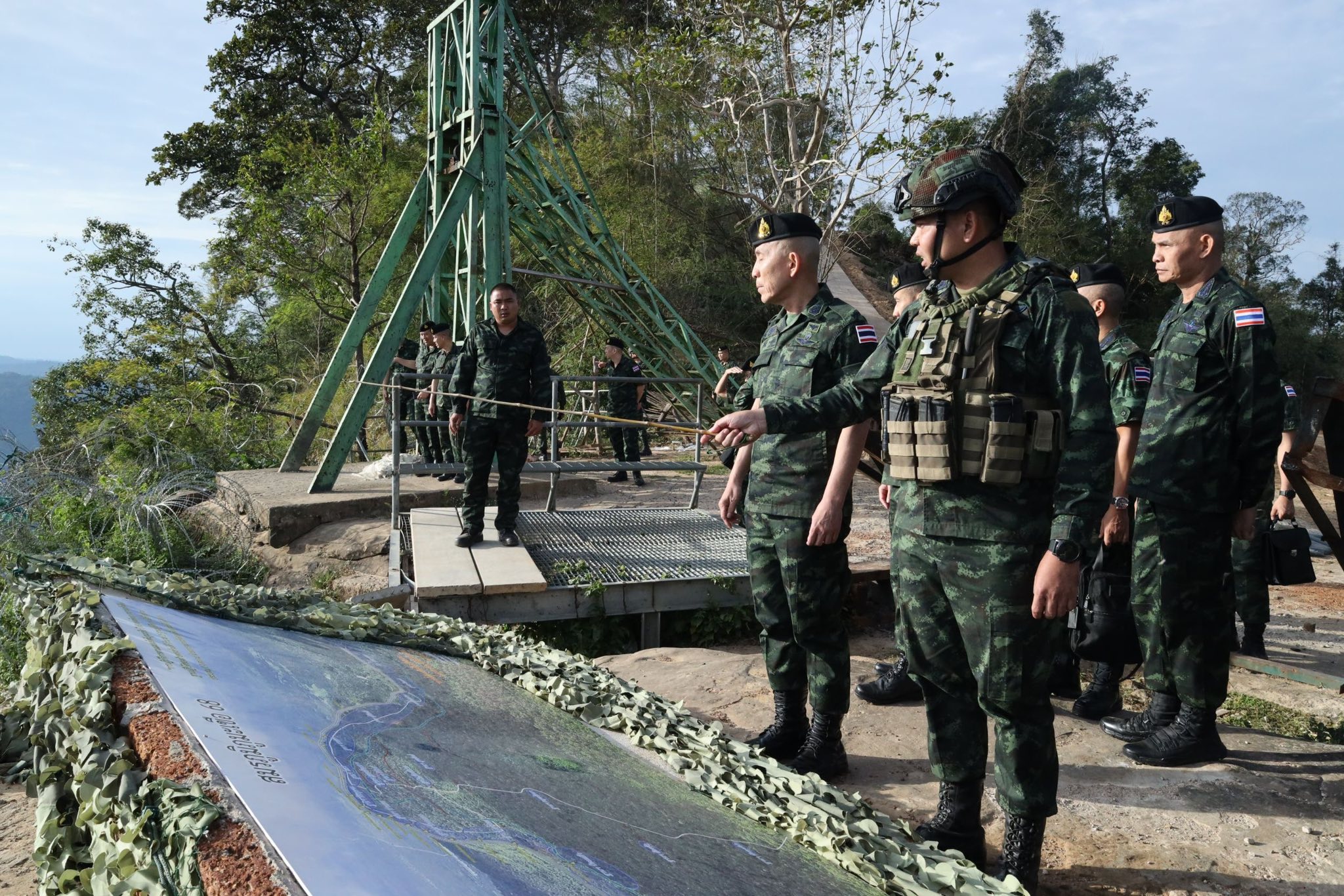 ปลัดกระทรวงกลาโหมลงพื้นที่สุรินทร์–ศรีสะเกษ–อุบลฯ ส่งต่อความห่วงใยและสร้างขวัญกำลังใจ แก่กำลังพลที่ปฏิบัติหน้าที่