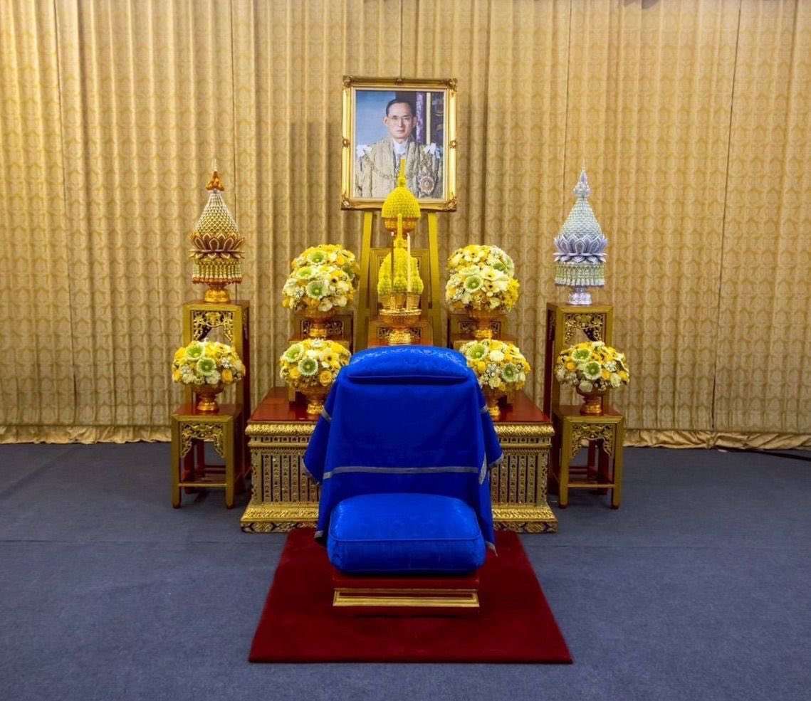 พิธีเจริญพระพุทธมนต์ และทำบุญตักบาตรถวายเป็นพระราชกุศล เนื่องในวันคล้ายวันพระบรมราชสมภพ วันชาติ และวันพ่อแห่งชาติ ๕ ธันวาคม ๒๕๖๘