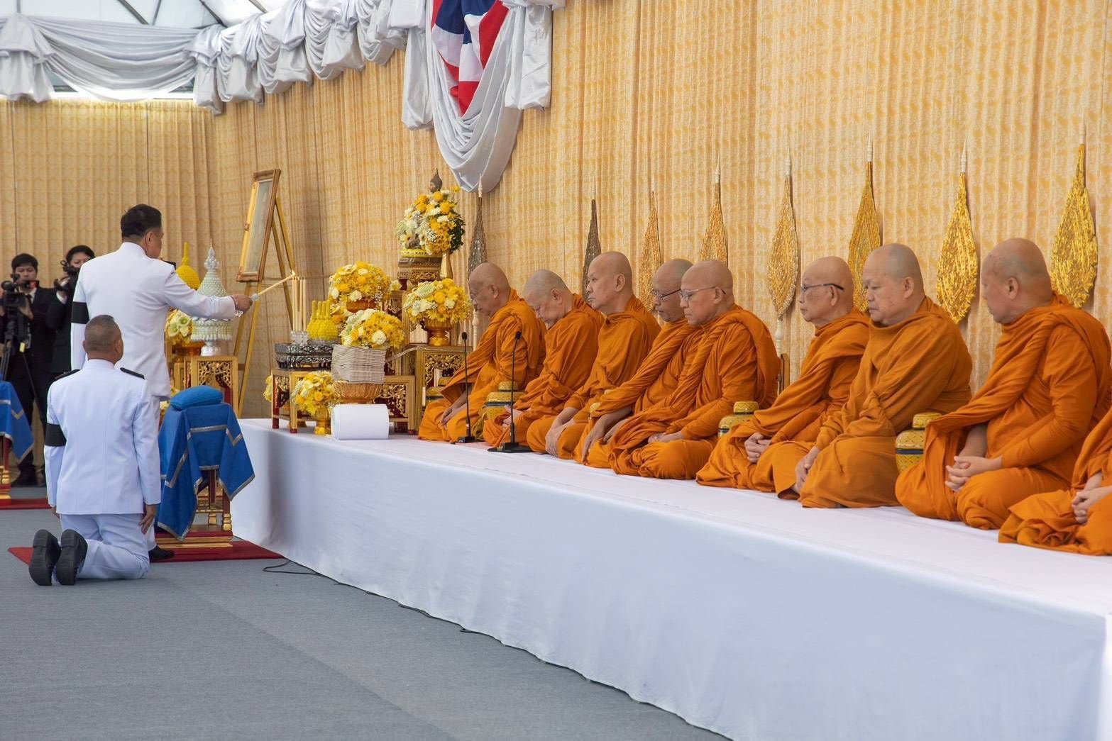 พิธีเจริญพระพุทธมนต์ และทำบุญตักบาตรถวายเป็นพระราชกุศล เนื่องในวันคล้ายวันพระบรมราชสมภพ วันชาติ และวันพ่อแห่งชาติ ๕ ธันวาคม ๒๕๖๘
