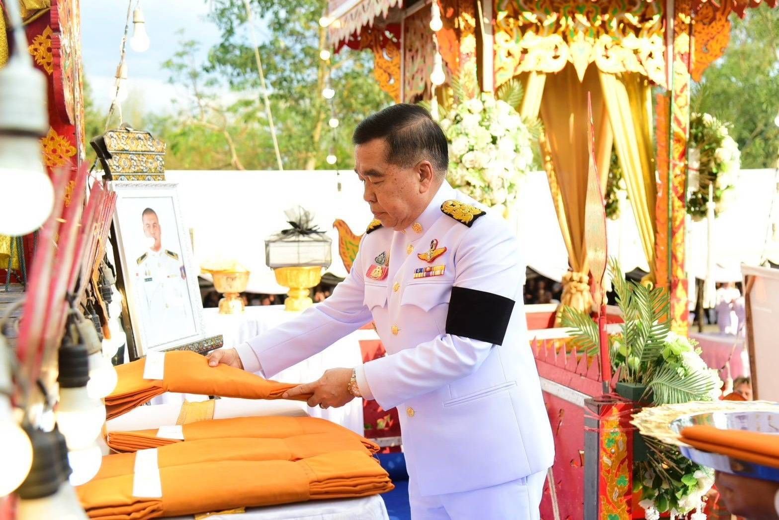 ปลัดกระทรวงกลาโหมร่วมพิธีพระราชทานเพลิงศพทหารหาญอย่างสมเกียรติสูงสุด สดุดีวีรชนผู้กล้า ผู้ยอมสละชีพเพื่อผืนแผ่นดินไทย