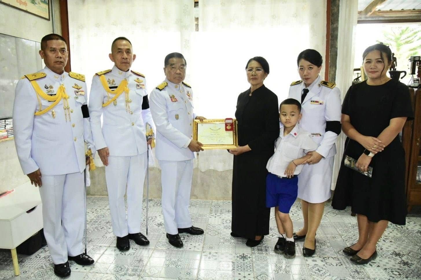 ปลัดกระทรวงกลาโหมร่วมพิธีพระราชทานเพลิงศพทหารหาญอย่างสมเกียรติสูงสุด สดุดีวีรชนผู้กล้า ผู้ยอมสละชีพเพื่อผืนแผ่นดินไทย