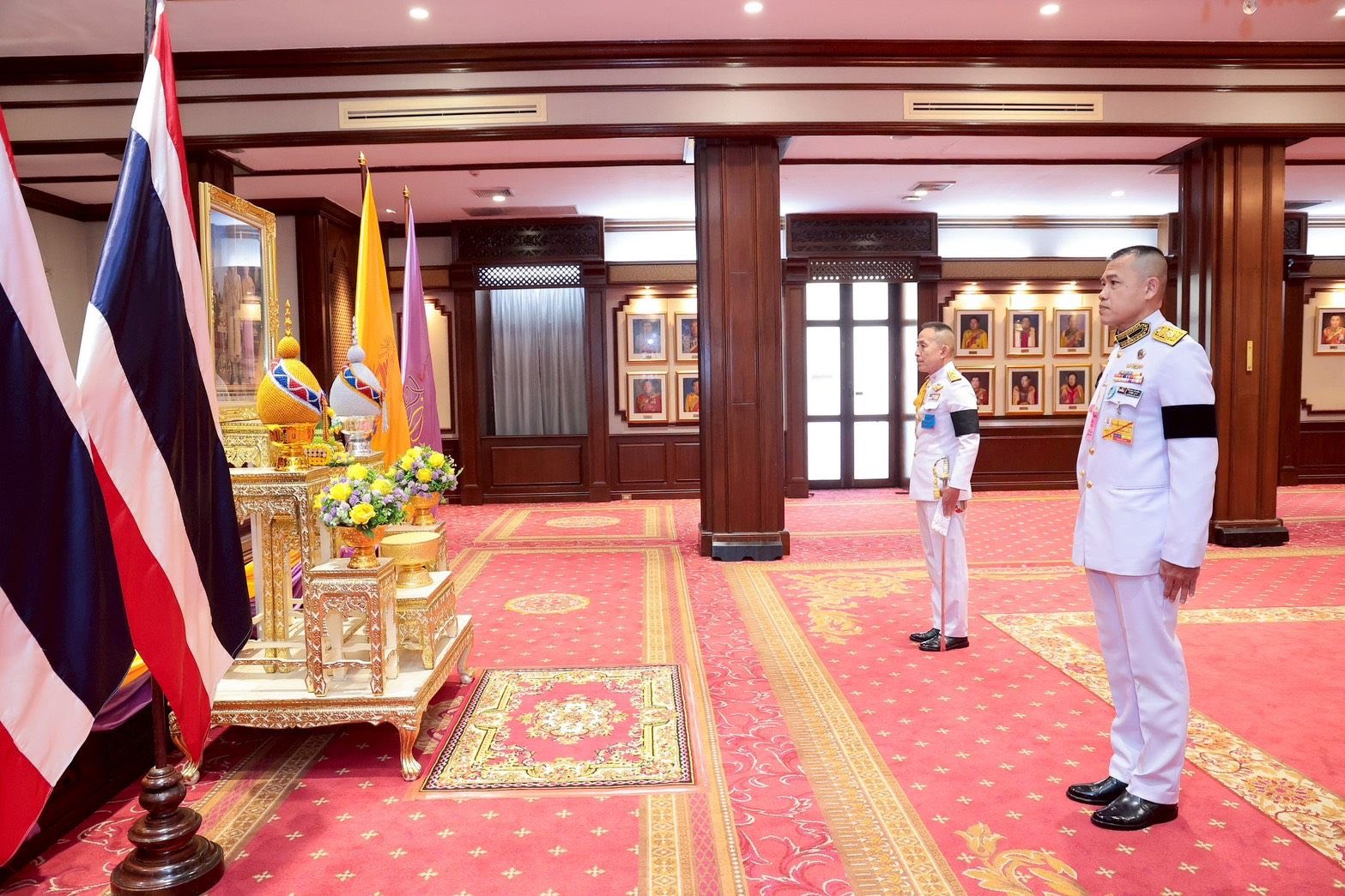 พระบาทสมเด็จพระเจ้าอยู่หัว ทรงพระกรุณาโปรดเกล้าฯ พระราชทานกระเช้าปีใหม่มอบแก่คณะกรรมการอำนวยการโครงการส่งเสริมการกีฬาเพื่อพัฒนาชาติไทย