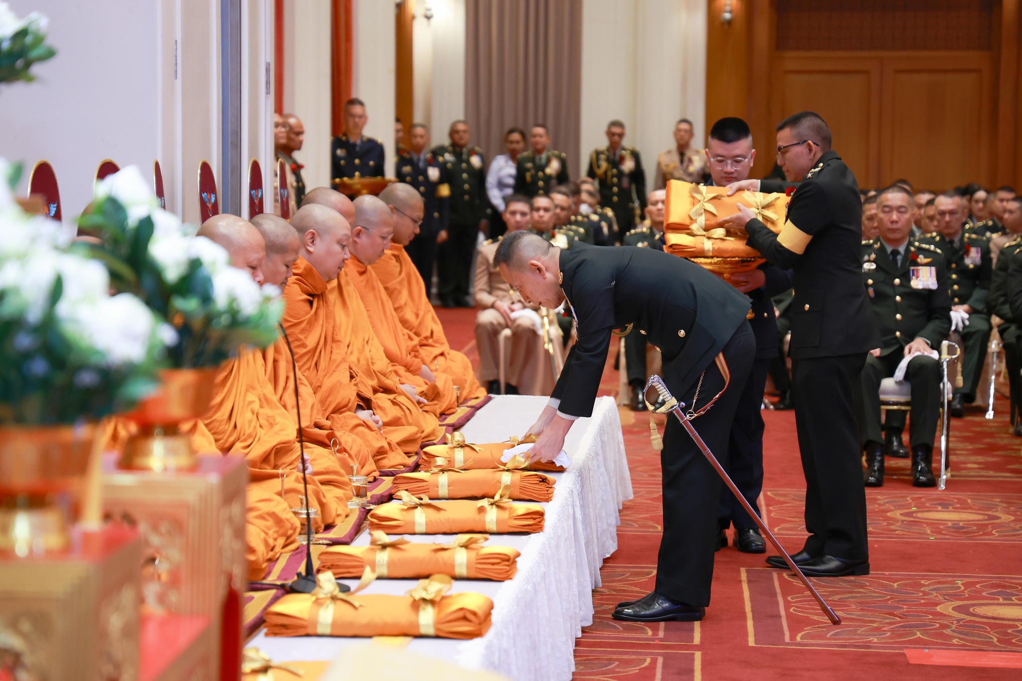 พิธีรำลึกทหารผ่านศึก น้อมสดุดีดวงวิญญาณวีรชนผู้กล้าในทุกสมรภูมิ ผู้ยอมแลกชีวิตเพื่อพิทักษ์เอกราช อธิปไตยเนื่องในวันทหารผ่านศึก