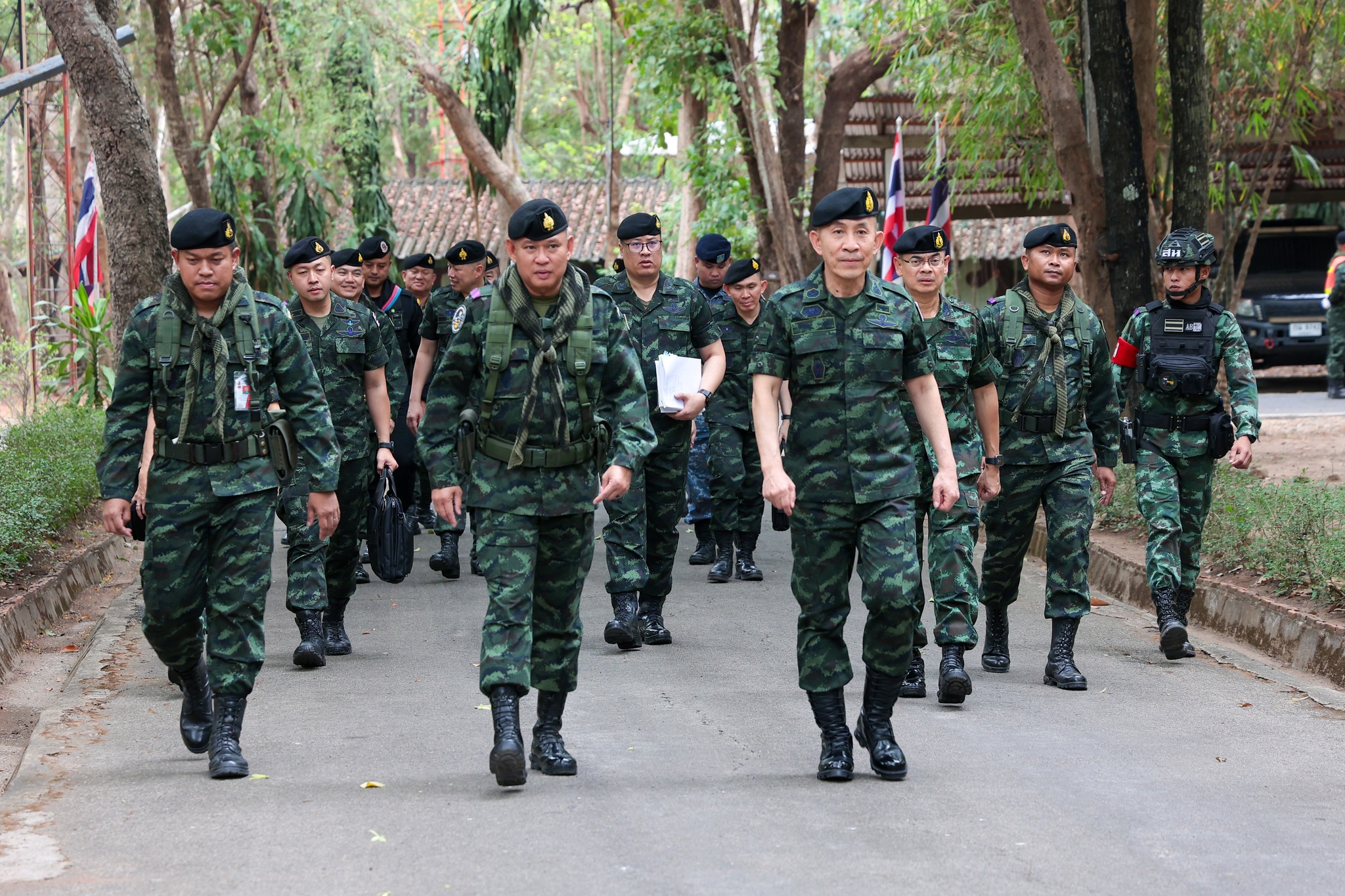 ปลัดกระทรวงกลาโหมลงพื้นที่ติดตามสถานการณ์ชายแดนไทย – กัมพูชา เน้นย้ำปฏิบัติการทุกมิติเพื่อรักษาอธิปไตยและความมั่นคงของชาติ