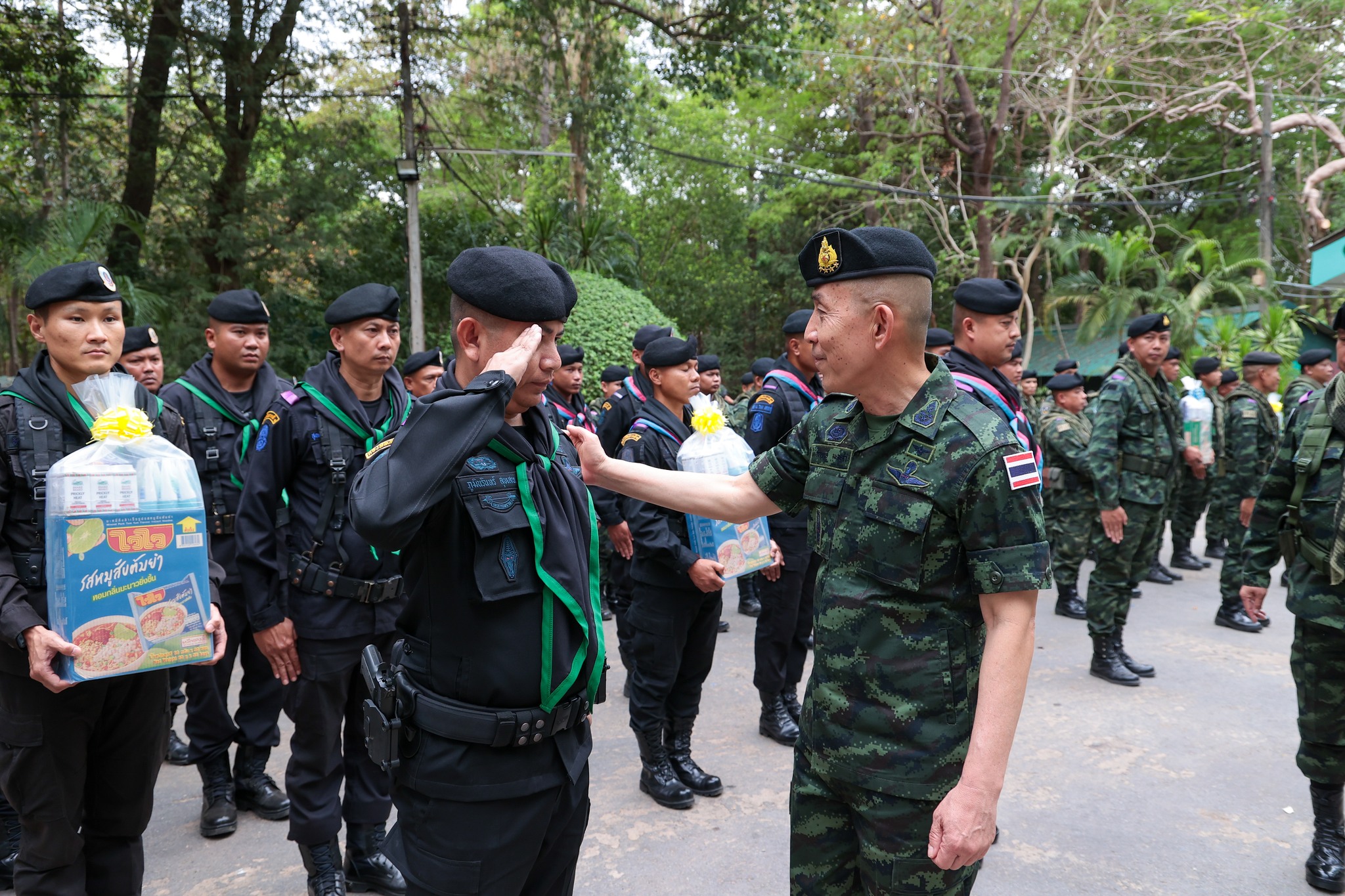 ปลัดกระทรวงกลาโหมลงพื้นที่ติดตามสถานการณ์ชายแดนไทย – กัมพูชา เน้นย้ำปฏิบัติการทุกมิติเพื่อรักษาอธิปไตยและความมั่นคงของชาติ