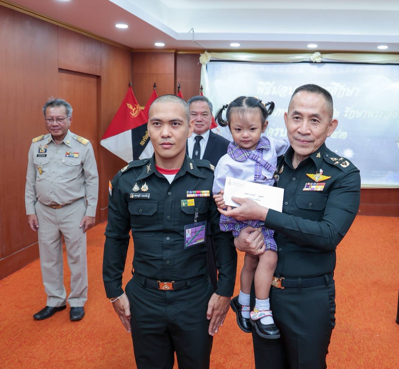 ปลัดกระทรวงกลาโหมร่วมงานครบรอบ ๔๓ ปี ร.๑๒ รอ. ยกย่องภารกิจนักรบชายแดนพิทักษ์อธิปไตยไทย
