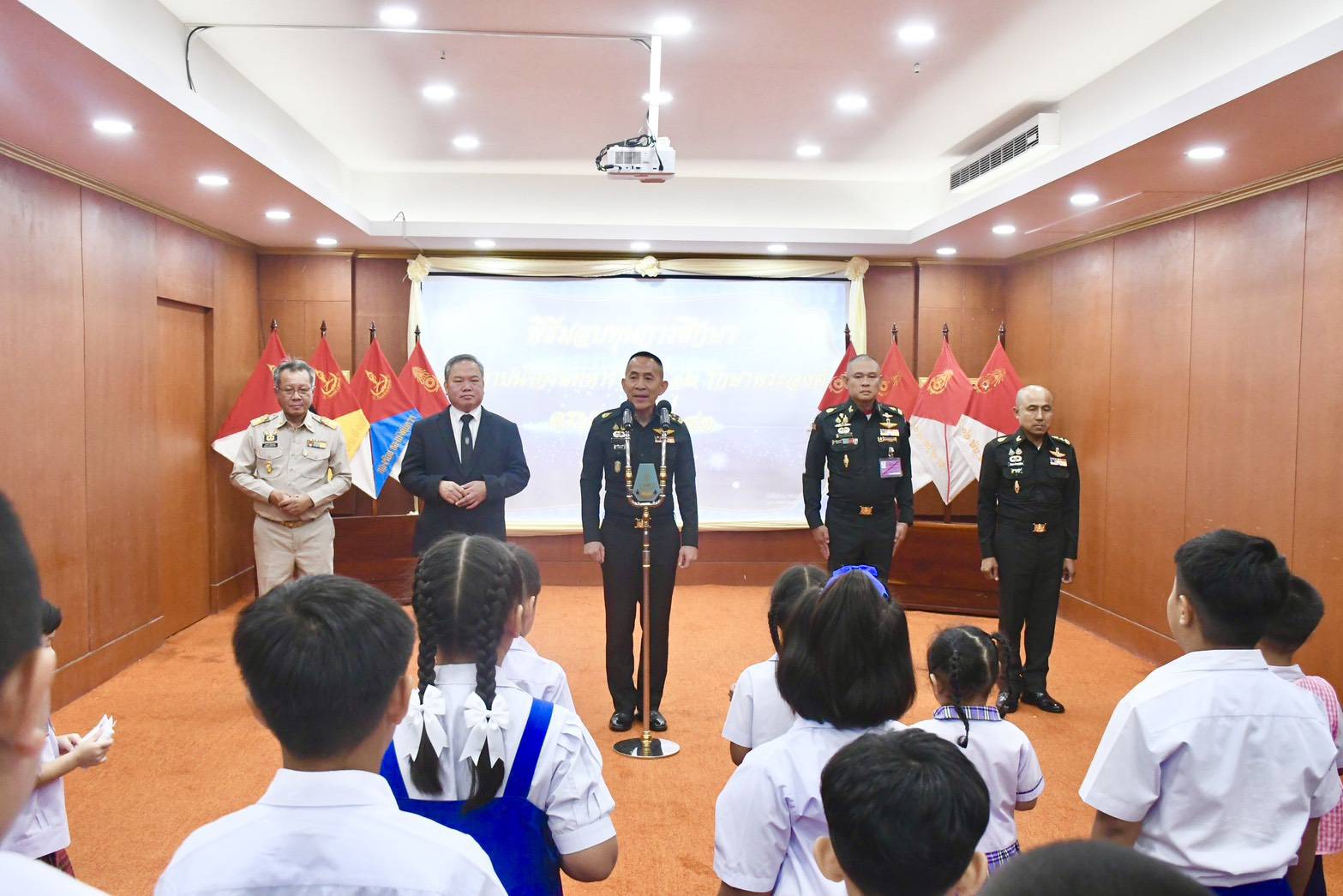 ปลัดกระทรวงกลาโหมร่วมงานครบรอบ ๔๓ ปี ร.๑๒ รอ. ยกย่องภารกิจนักรบชายแดนพิทักษ์อธิปไตยไทย