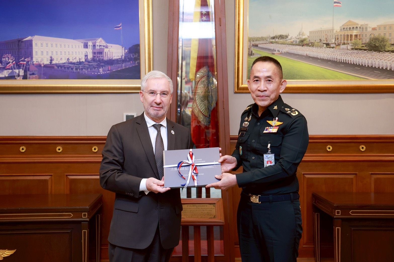 ปลัดกระทรวงกลาโหม ให้การต้อนรับ เอกอัครราชทูตสาธารณรัฐฝรั่งเศสประจำประเทศไทย