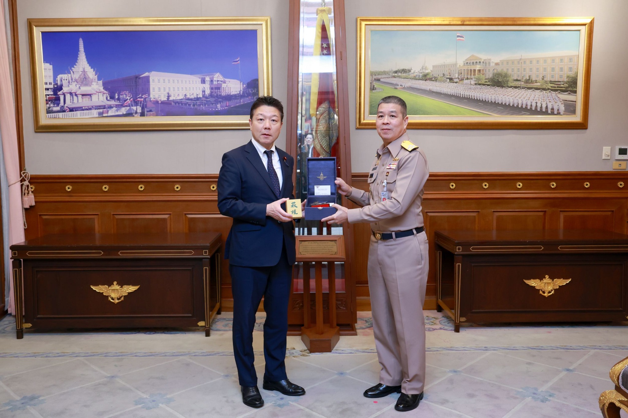 สมาชิกผู้แทนราษฎรญี่ปุ่น สังกัดพรรคเสรีประชาธิปไตย เข้าเยี่ยมคำนับ รองปลัดกระทรวงกลาโหม