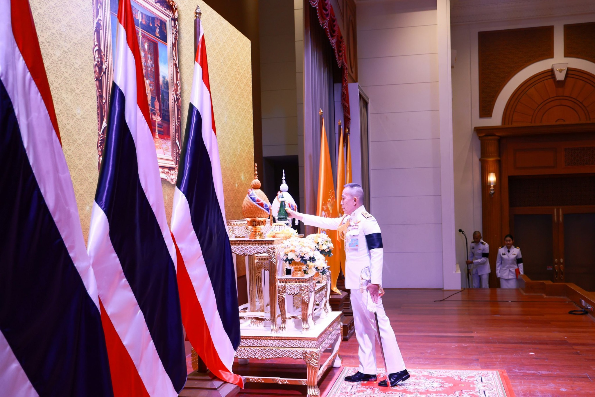 สำนักงานปลัดกระทรวงกลาโหมจัดพิธีลงนามถวายพระพรชัยมงคล วันฉัตรมงคล