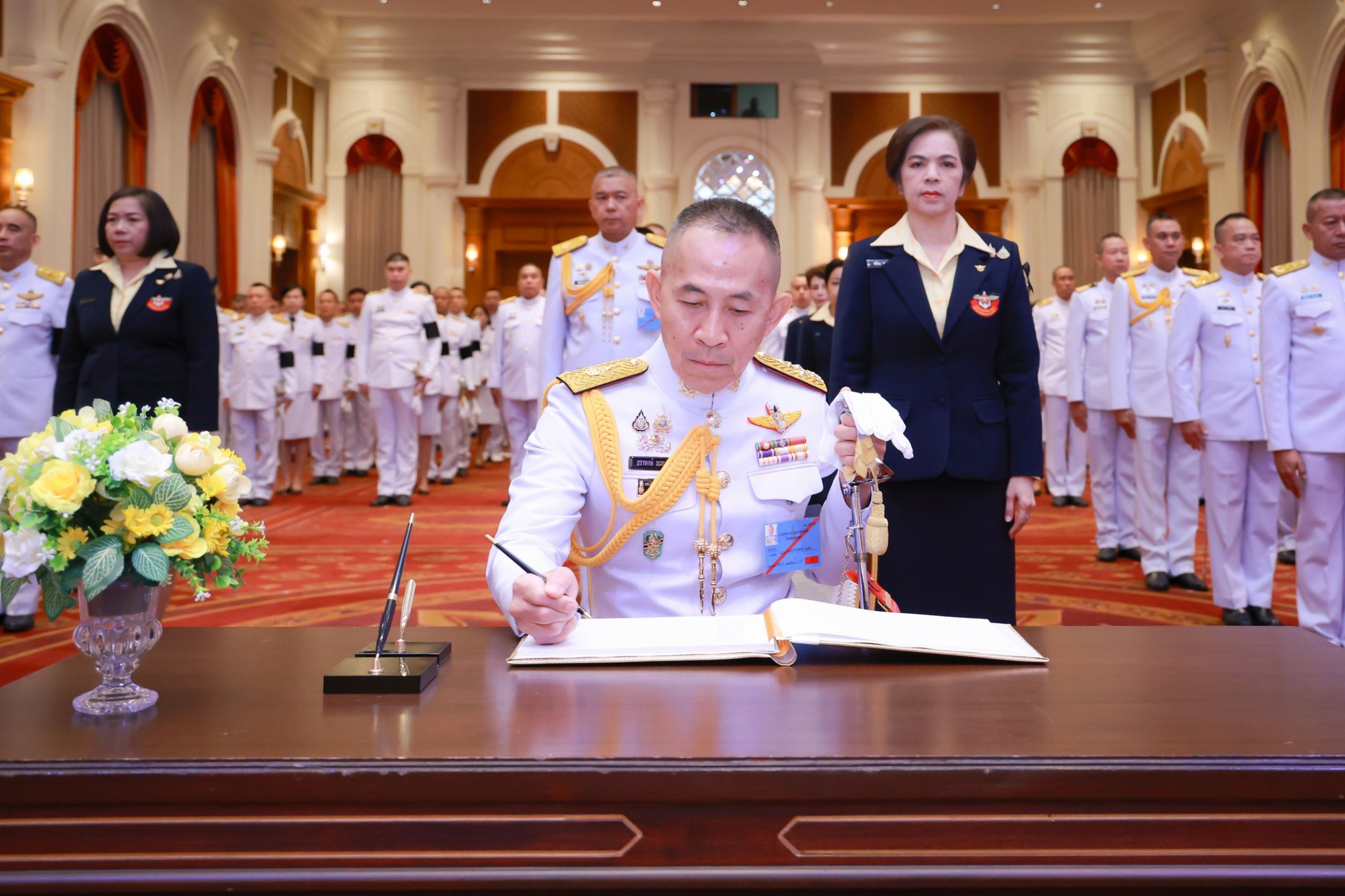 สำนักงานปลัดกระทรวงกลาโหมจัดพิธีลงนามถวายพระพรชัยมงคล วันฉัตรมงคล