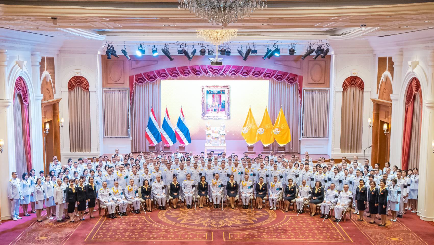 สำนักงานปลัดกระทรวงกลาโหมจัดพิธีลงนามถวายพระพรชัยมงคล วันฉัตรมงคล