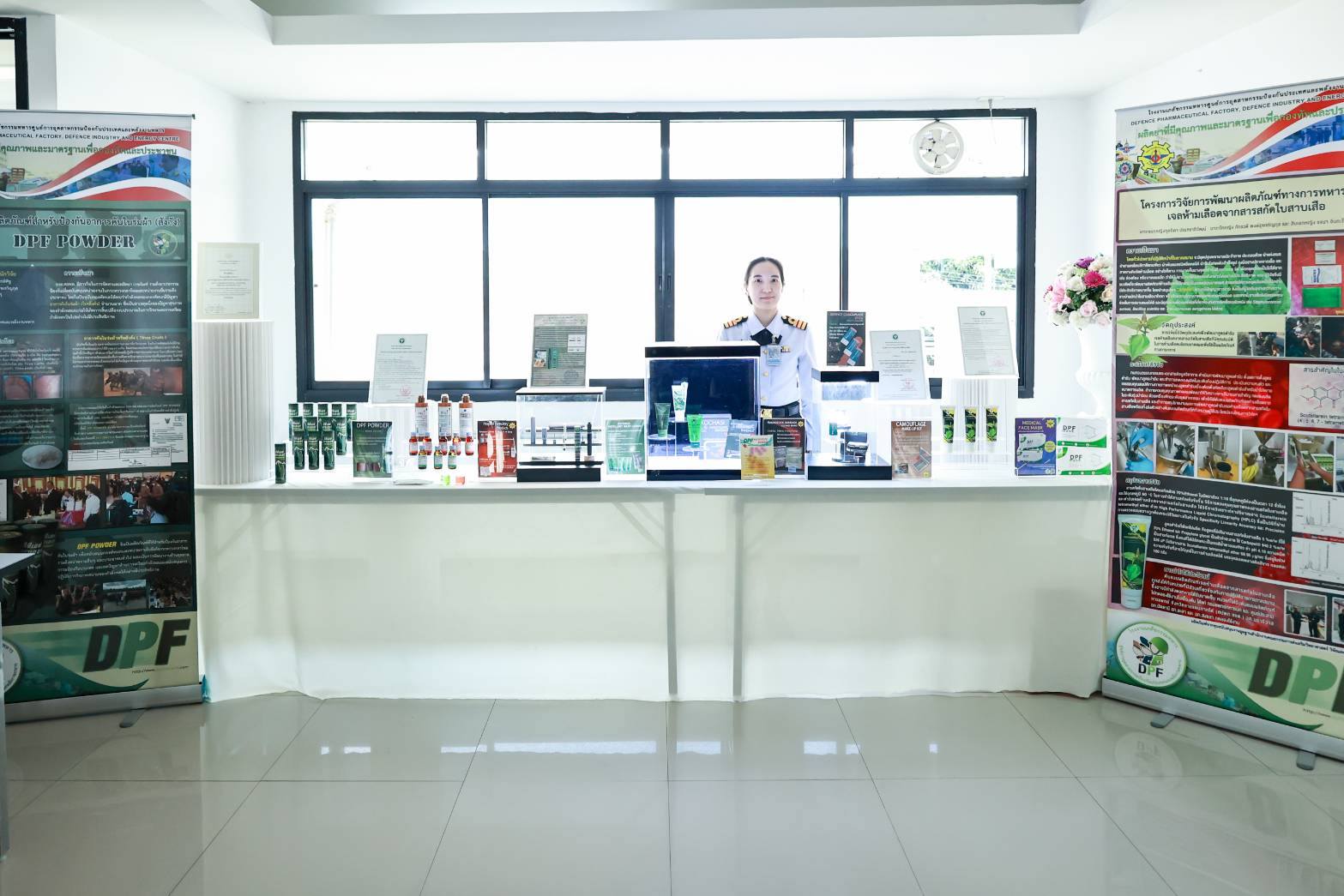 ปลัดกระทรวงกลาโหมตรวจเยี่ยมโรงงานเภสัชกรรมทหาร เดินหน้าหนุนอุตสาหกรรมป้องกันประเทศ