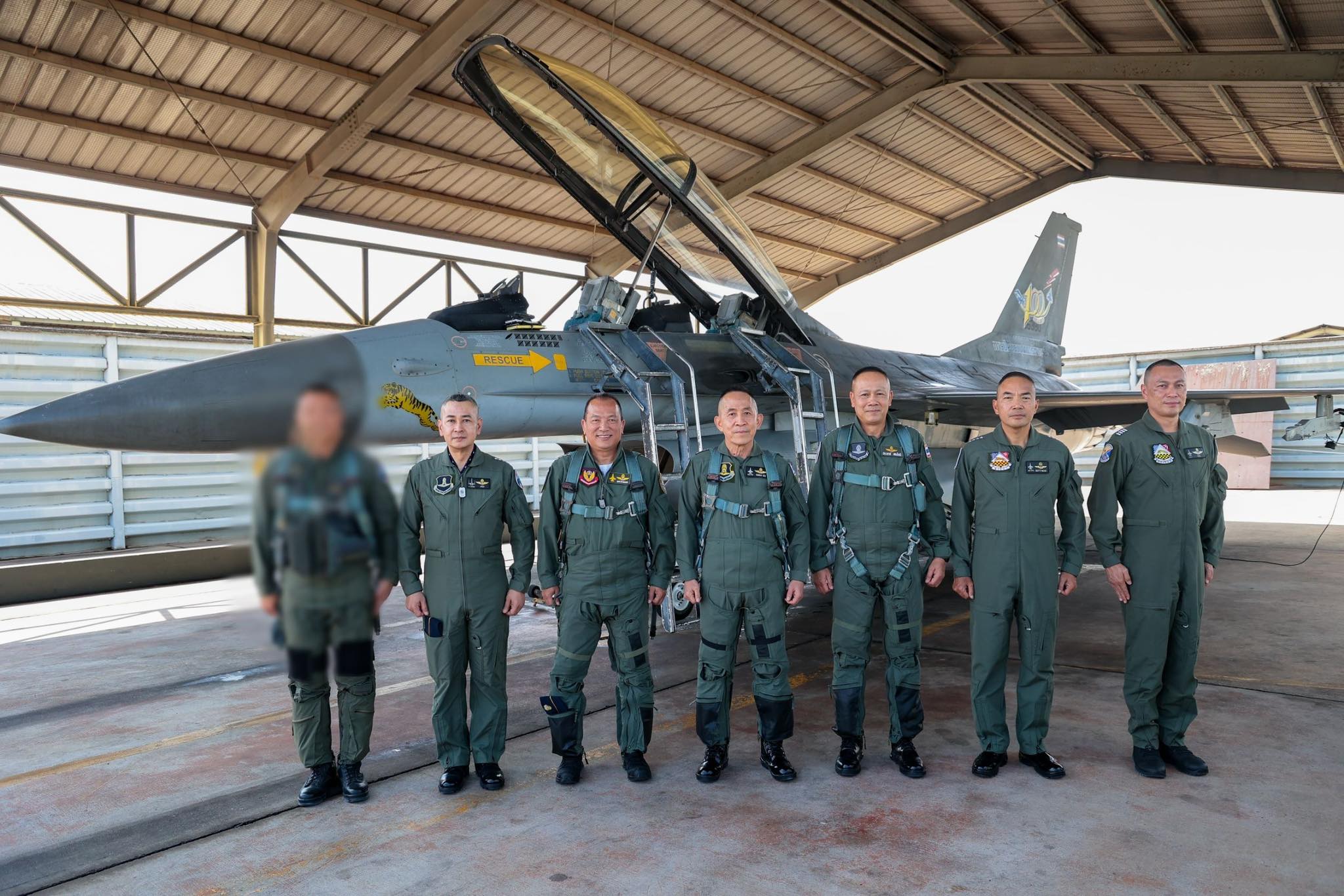 ปลัดกระทรวงกลาโหมตรวจเยี่ยมกองบิน ๑ โคราช ร่วมบินสังเกตการณ์กับ F-16BM