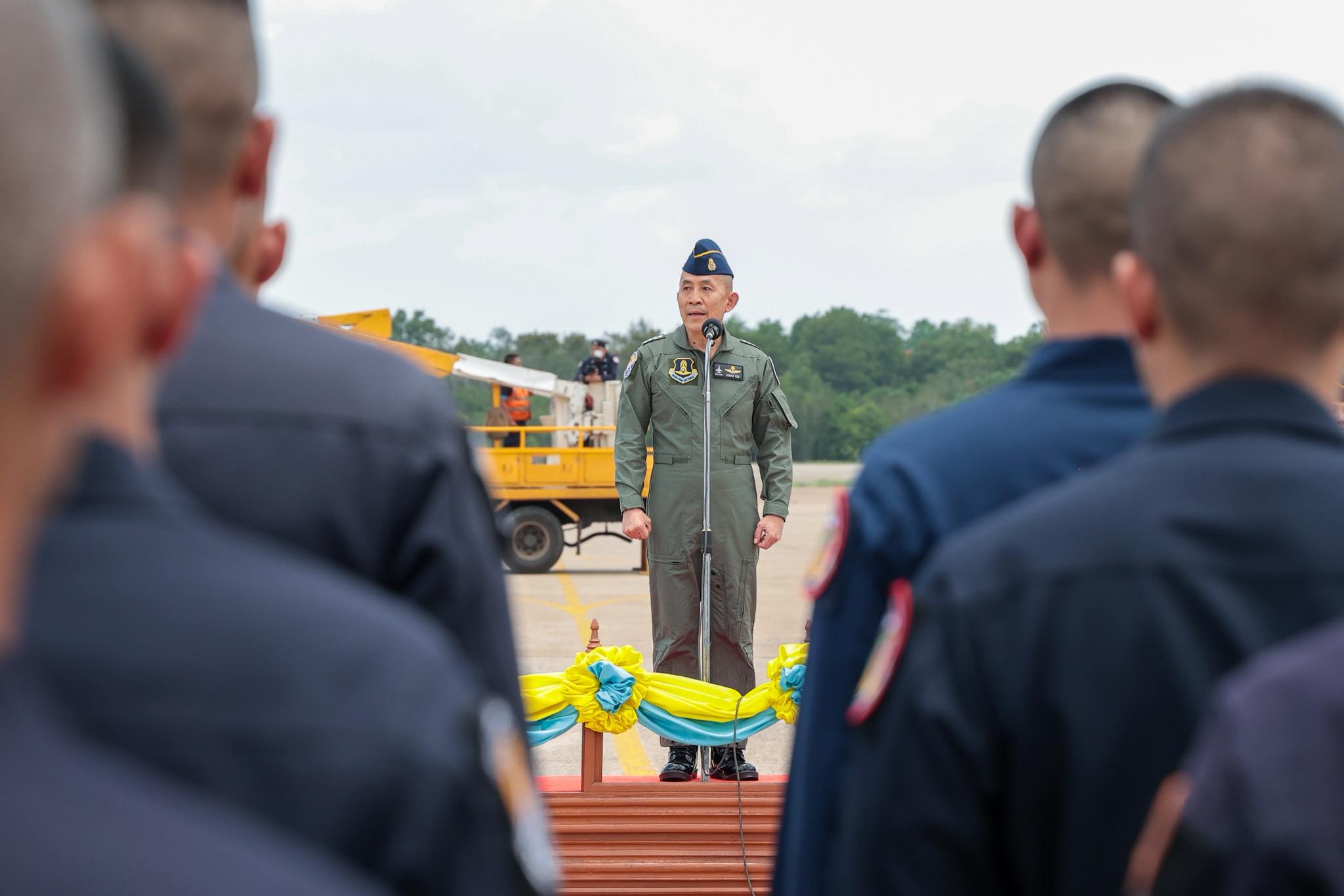ปลัดกระทรวงกลาโหมตรวจเยี่ยมกองบิน ๑ โคราช ร่วมบินสังเกตการณ์กับ F-16BM