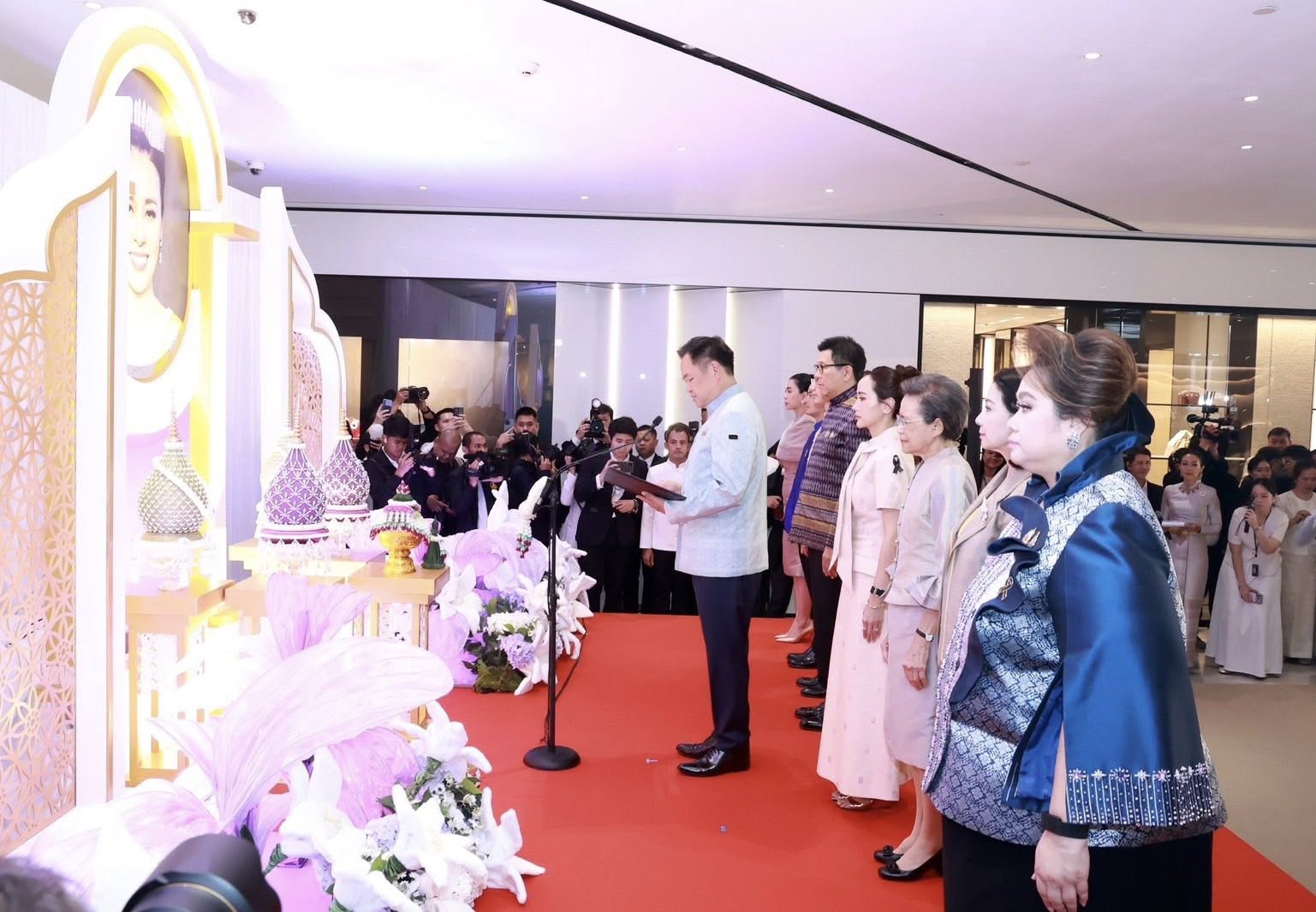 รองปลัดกระทรวงกลาโหมร่วมเปิดนิทรรศการเฉลิมพระเกียรติ “บรมขัตติยราชนารี คู่บารมีศรีแผ่นดิน”