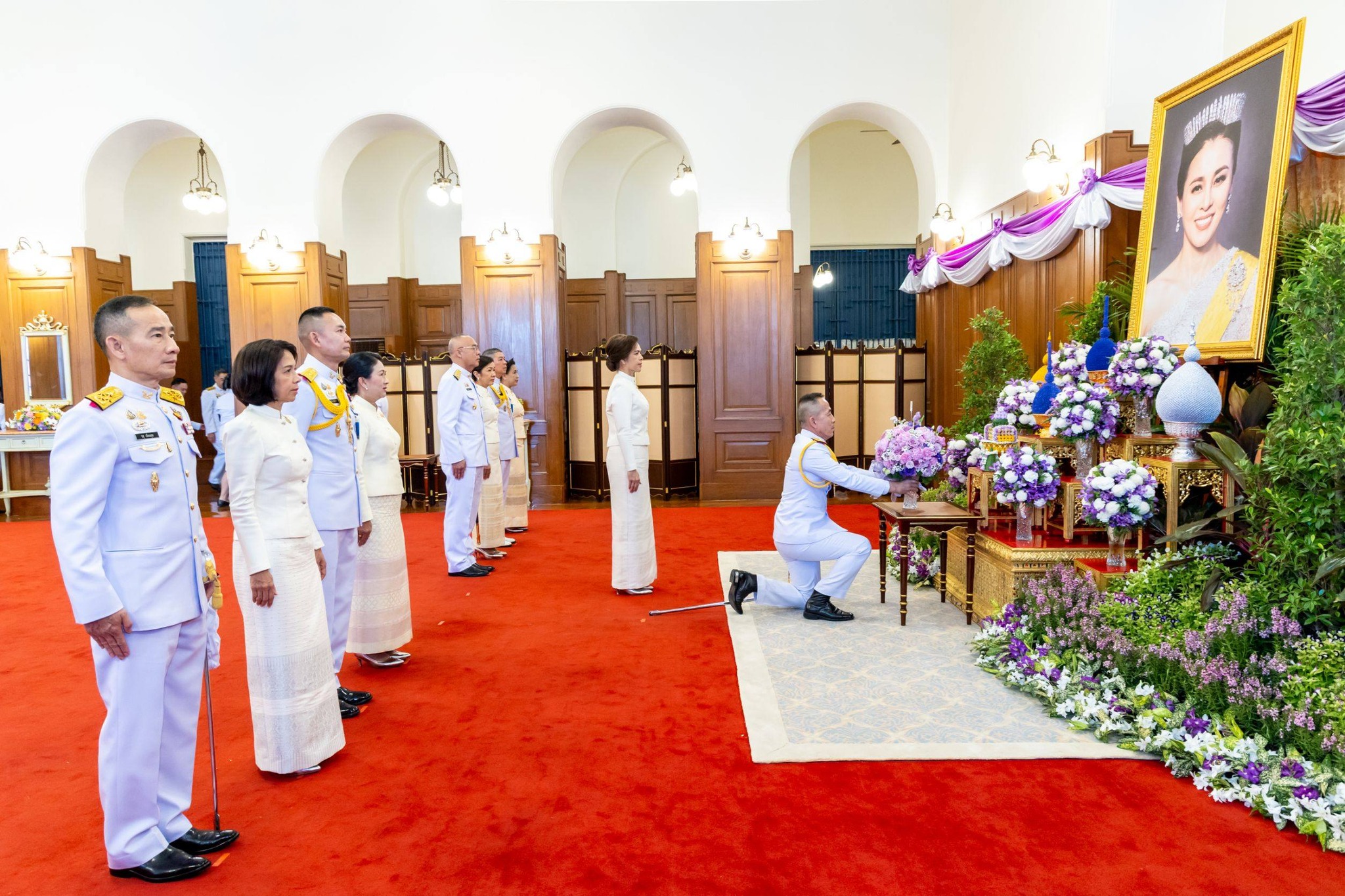ปลัดกระทรวงกลาโหม ร่วมลงนามถวายพระพรชัยมงคลสมเด็จพระนางเจ้าฯ พระบรมราชินี เนื่องในโอกาสพระราชพิธีมหามงคลเฉลิมพระชนมพรรษา ๔ รอบ