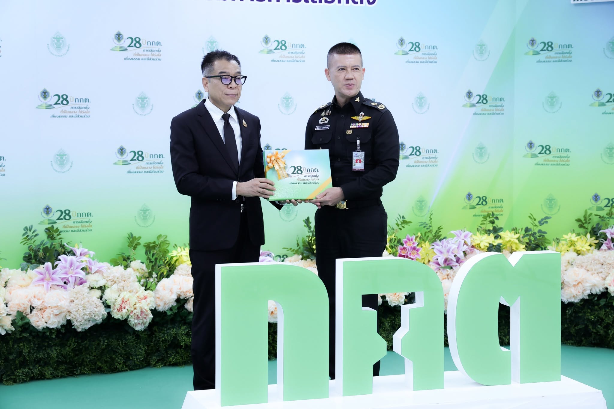 ผู้แทนปลัดกระทรวงกลาโหมร่วมแสดงความยินดี เนื่องในวันสถาปนาสำนักงาน กกต. ครบรอบ ๒๘ ปี
