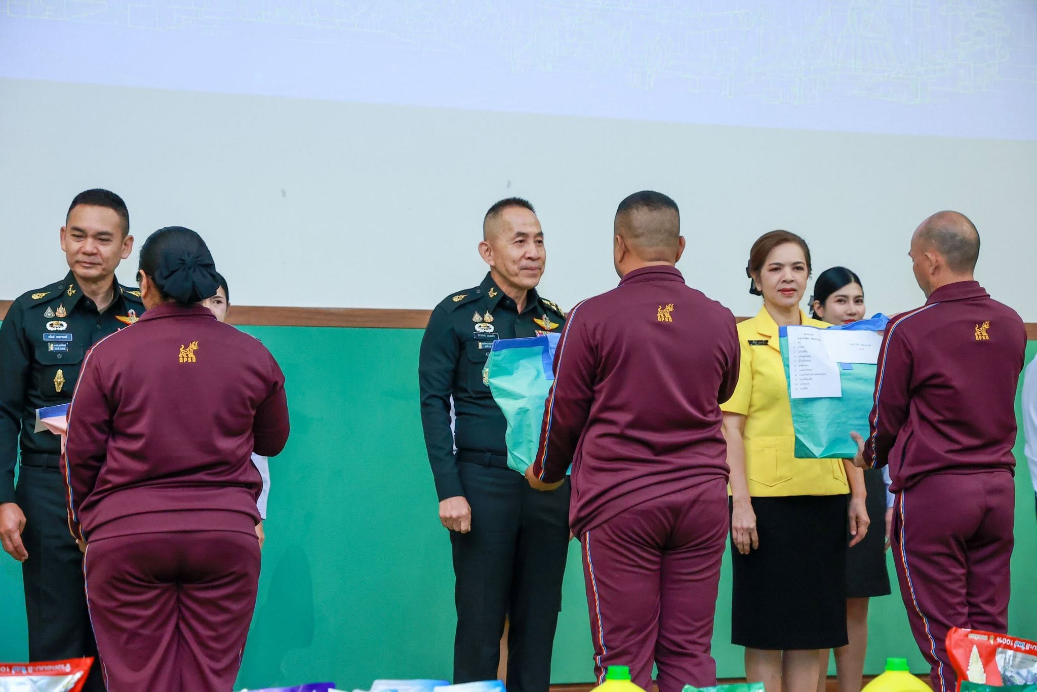 จากความห่วงใยสู่การช่วยเหลืออย่างเป็นรูปธรรม ปลัดกระทรวงกลาโหมเดินหน้าต่อเนื่องดูแลสวัสดิการกำลังพลทุกกลุ่ม