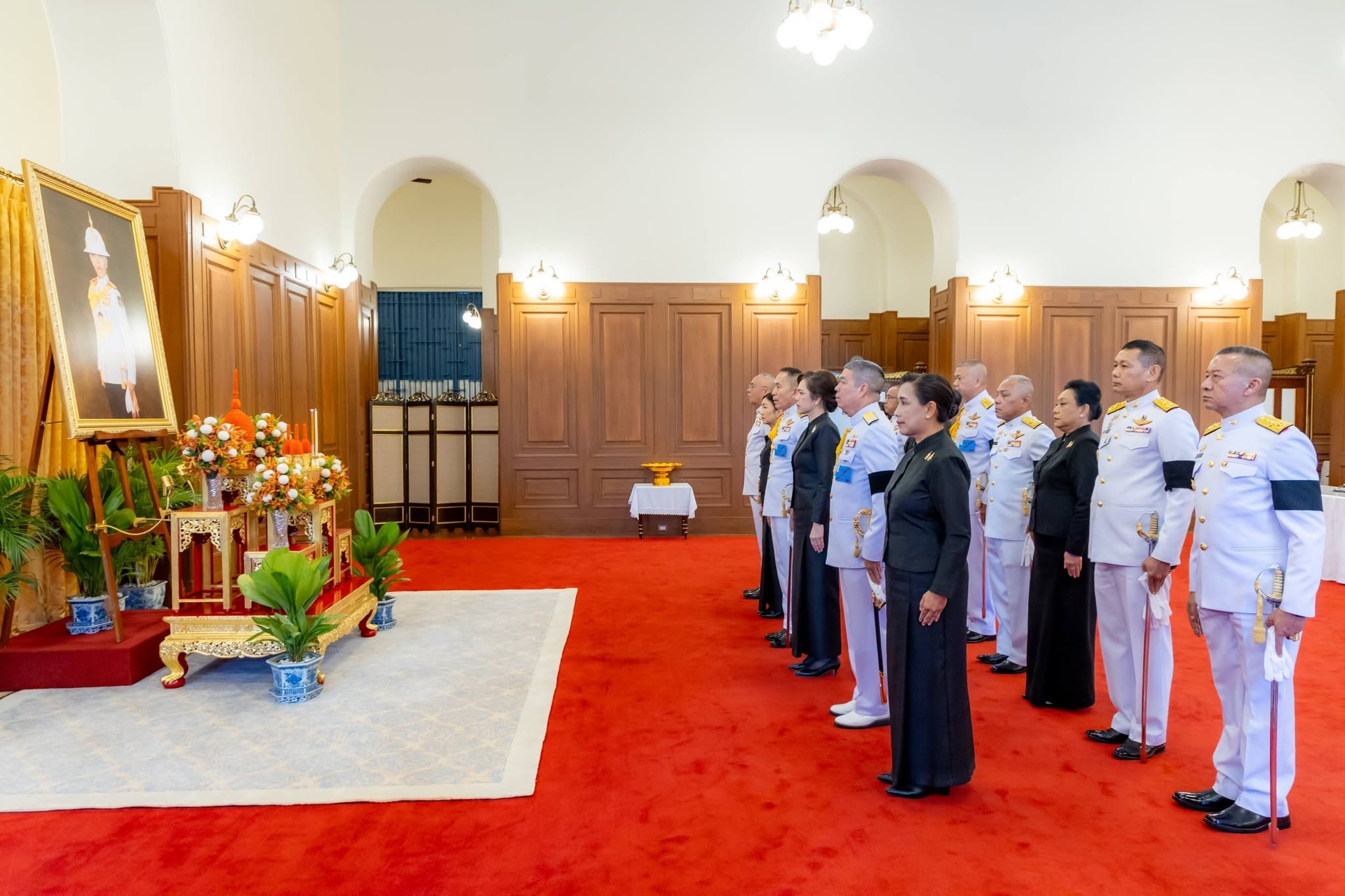 ปลัดกระทรวงกลาโหมร่วมลงนามถวายความอาลัยน้อมสำนึกในพระกรุณาธิคุณและพระวิริยอุตสาหะอันทรงคุณูปการต่อประเทศชาติ