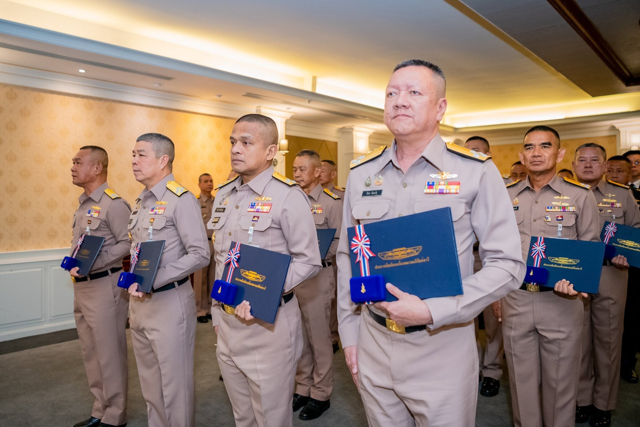 รองปลัดกระทรวงกลาโหมรับ “เครื่องหมายอภิรักษ์นาวี” เชิดชูเกียรติ