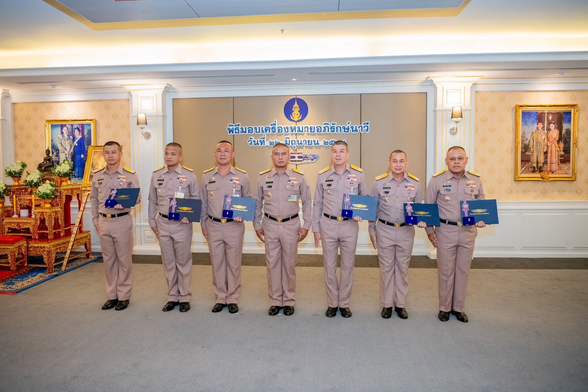 รองปลัดกระทรวงกลาโหมรับ “เครื่องหมายอภิรักษ์นาวี” เชิดชูเกียรติ