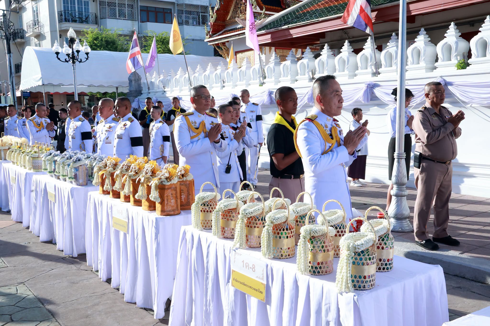 ปลัดกระทรวงกลาโหมร่วมทำบุญตักบาตรในโอกาสฉลองพระชนมายุ ๙๙ พรรษา สมเด็จพระอริยวงศาคตญาณ สมเด็จพระสังฆราช สกลมหาสังฆปริณายก