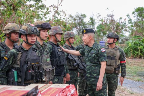 ปลัดกระทรวงกลาโหมลงพื้นที่ติดตามสถานการณ์ชายแดนไทย – กัมพูชา เน้นย้ำปฏิบัติการทุกมิติเพื่อรักษาอธิปไตยและความมั่นคงของชาติ